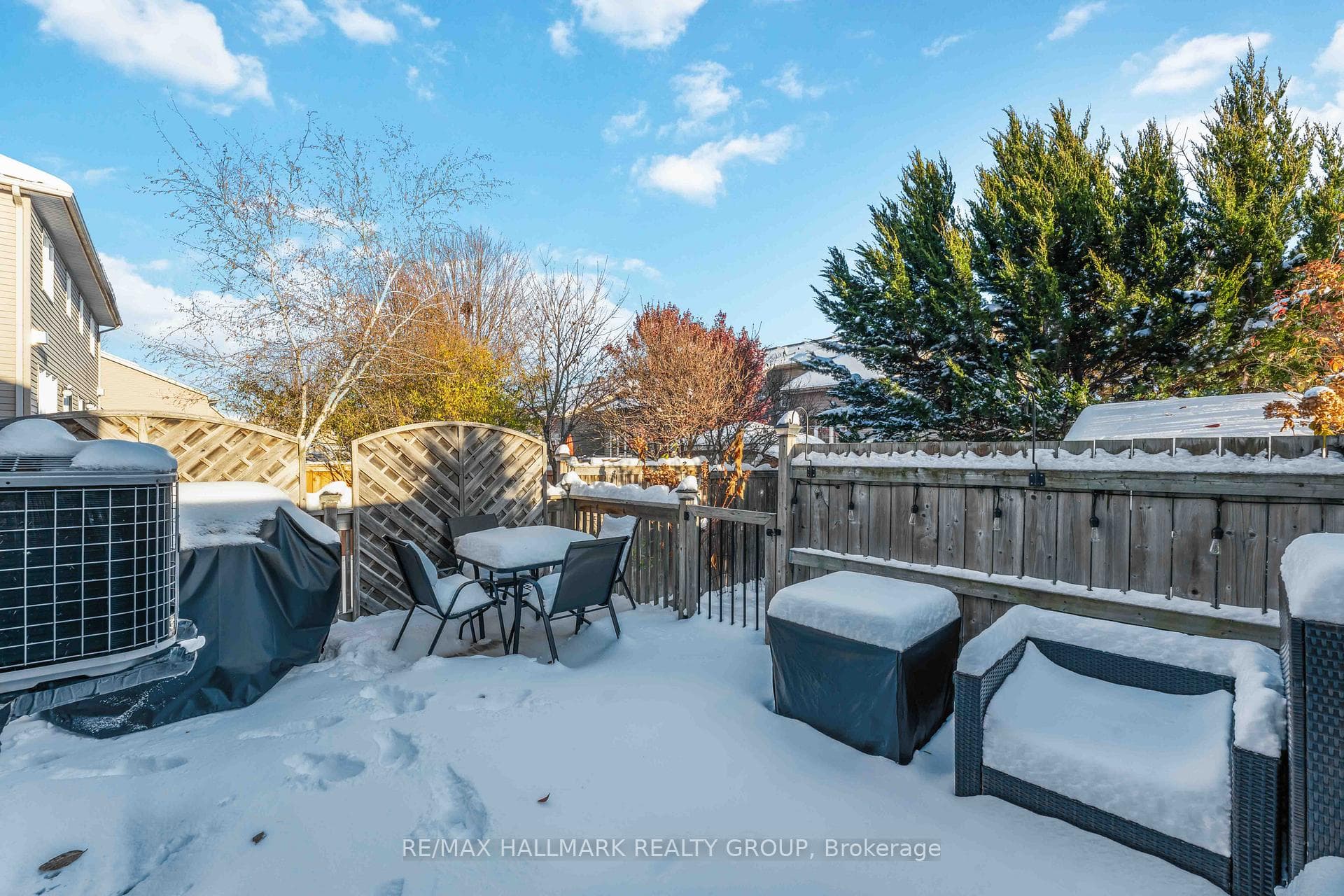 135 TANDALEE Crescent photo 26