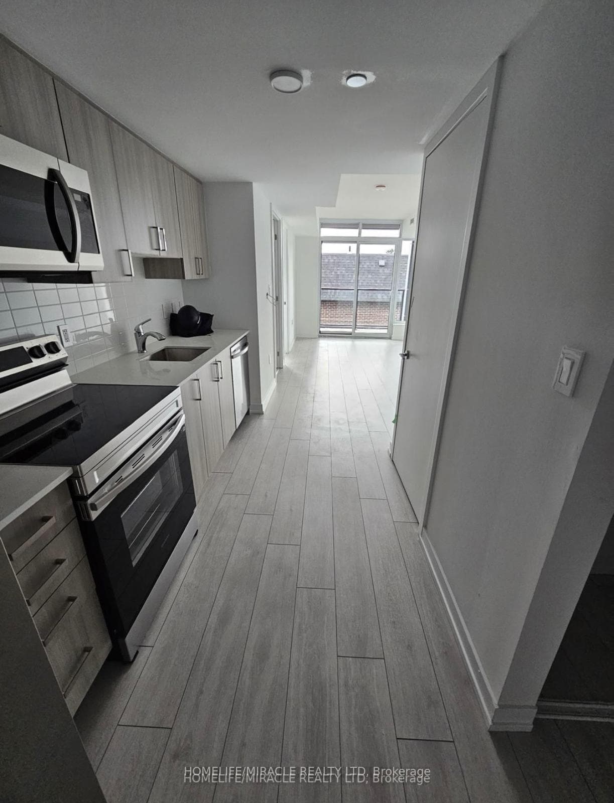 556 Marlee Avenue Unit 328 photo 3