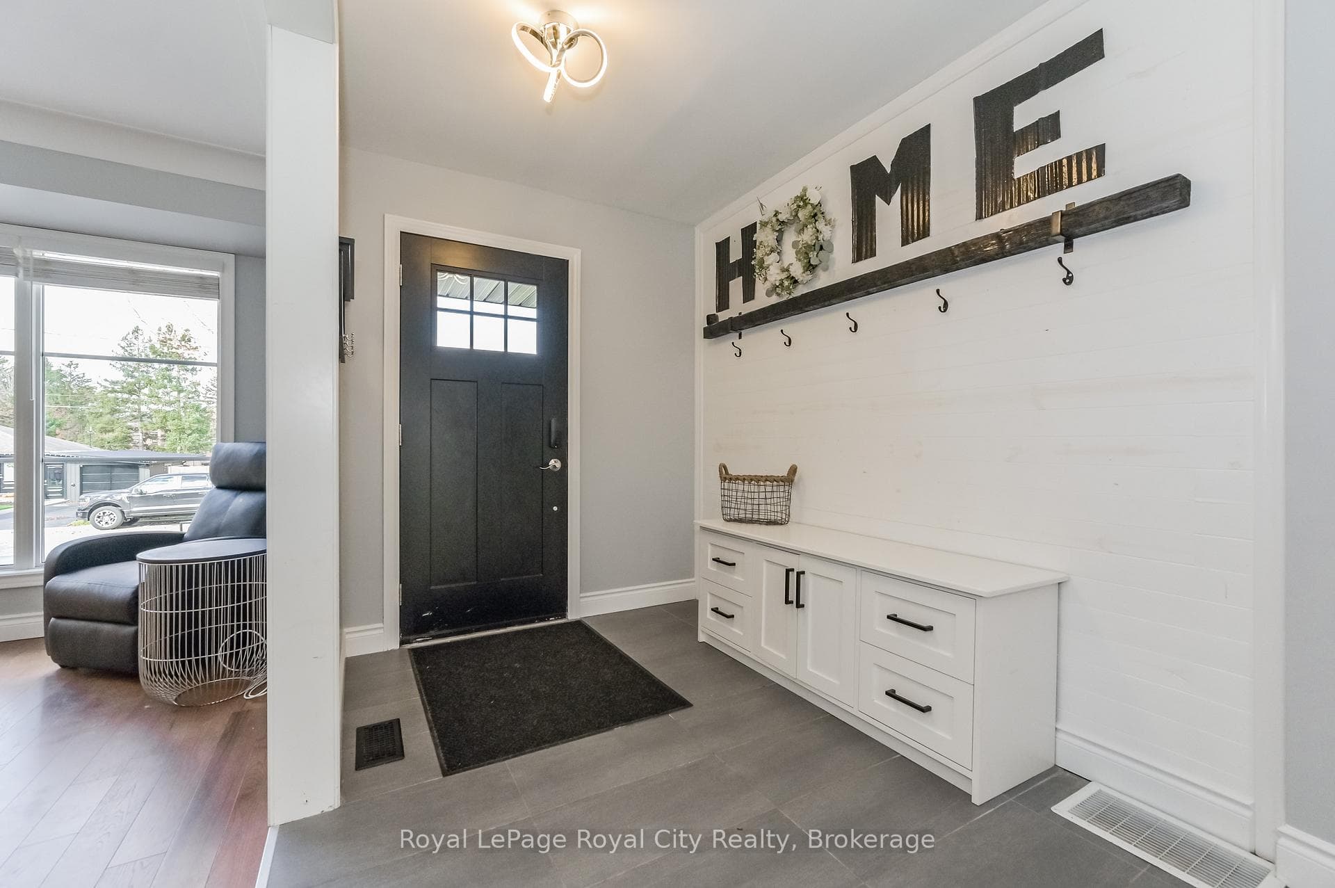 670 Ferrier Street photo 4