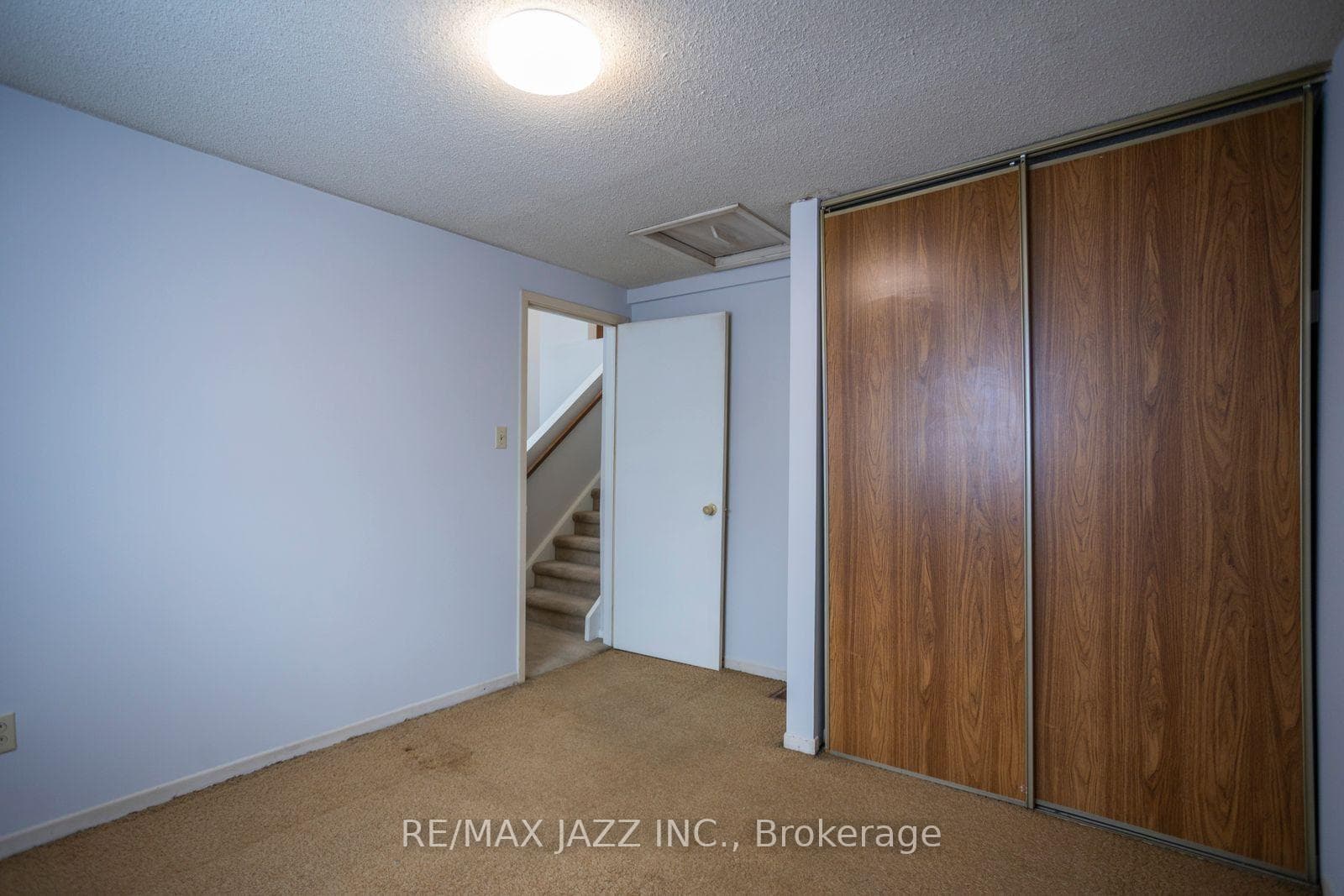 77 Caronia Square photo 19