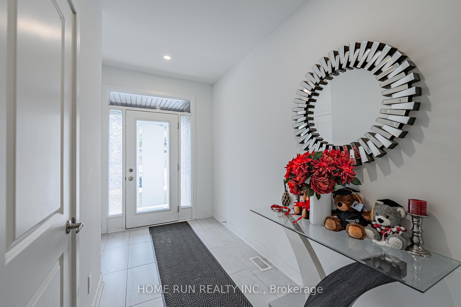 328 Ibanez Walk photo 4