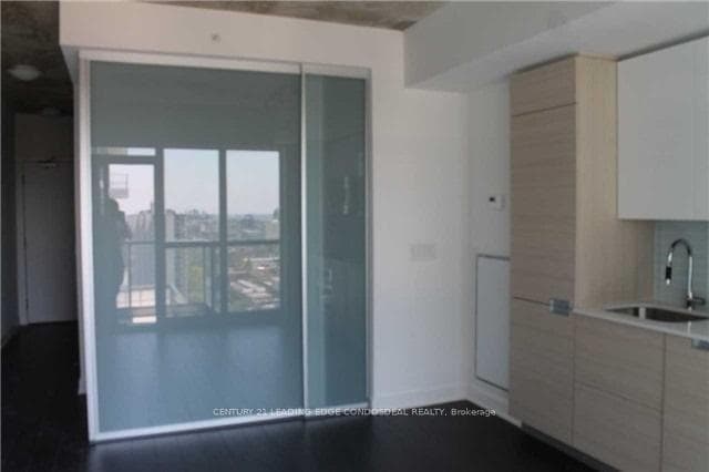 210 Simcoe Street Unit 2209 photo 7