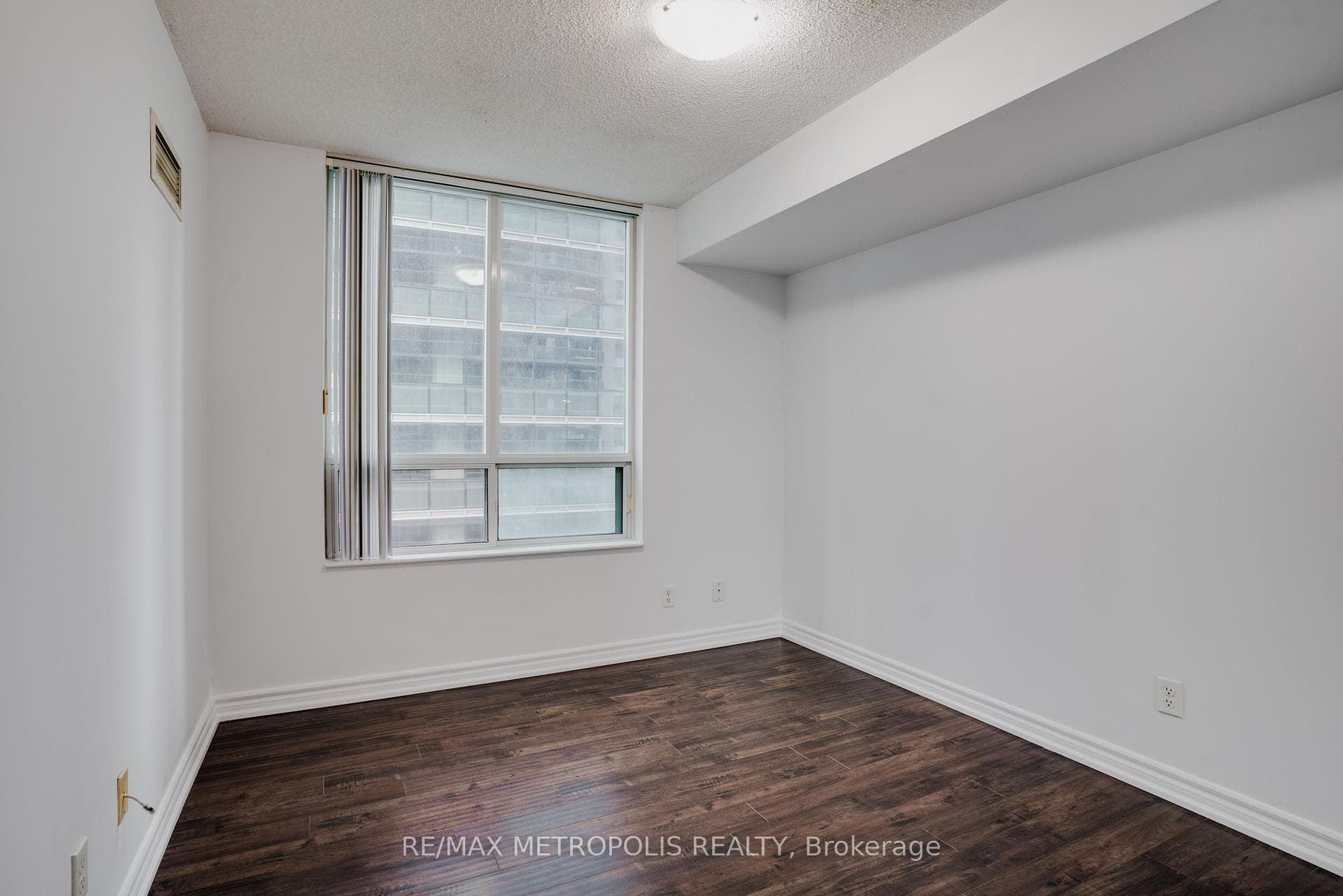 30 Grand Trunk Crescent Unit 1606 photo 13
