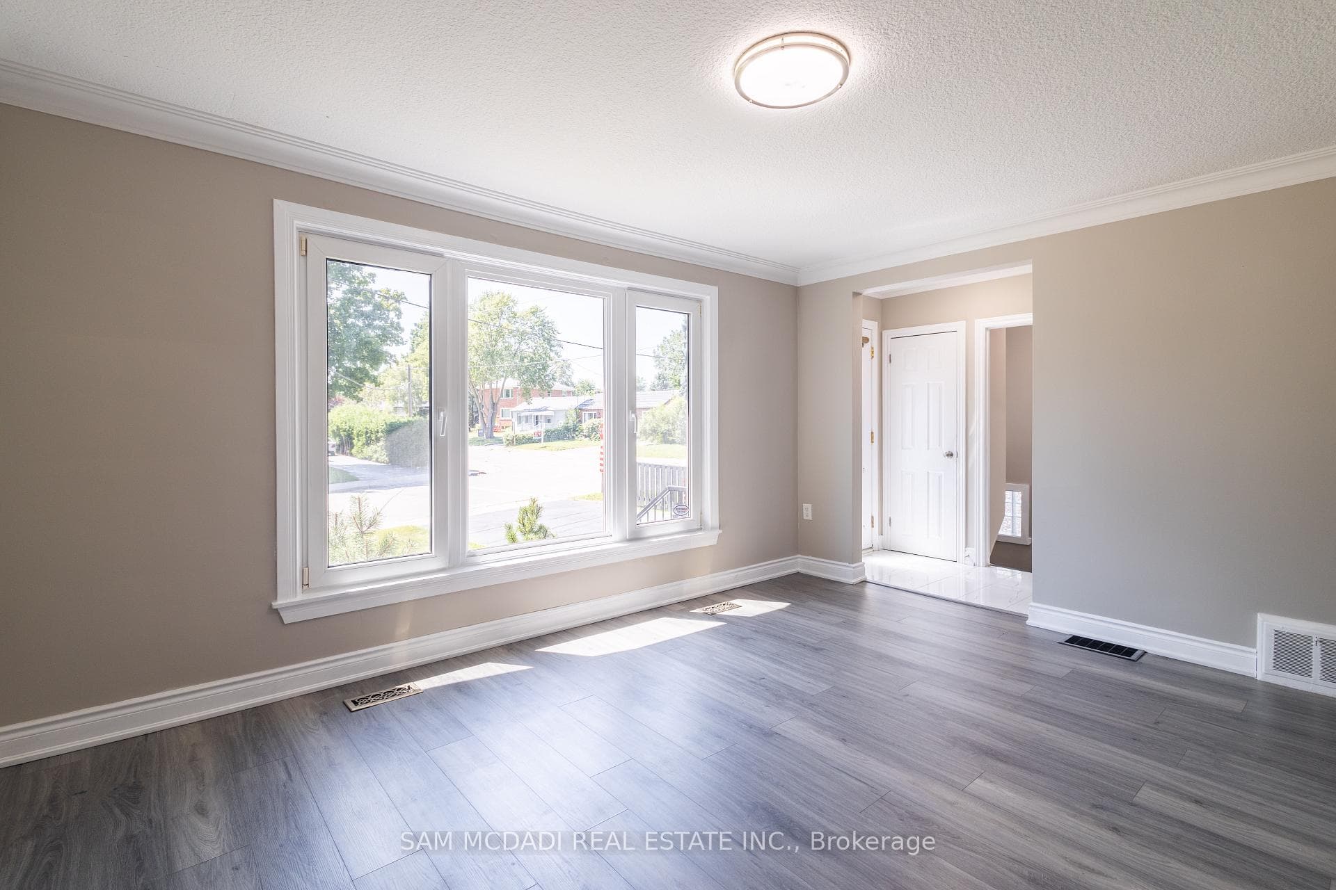 43 Maple Avenue photo 15