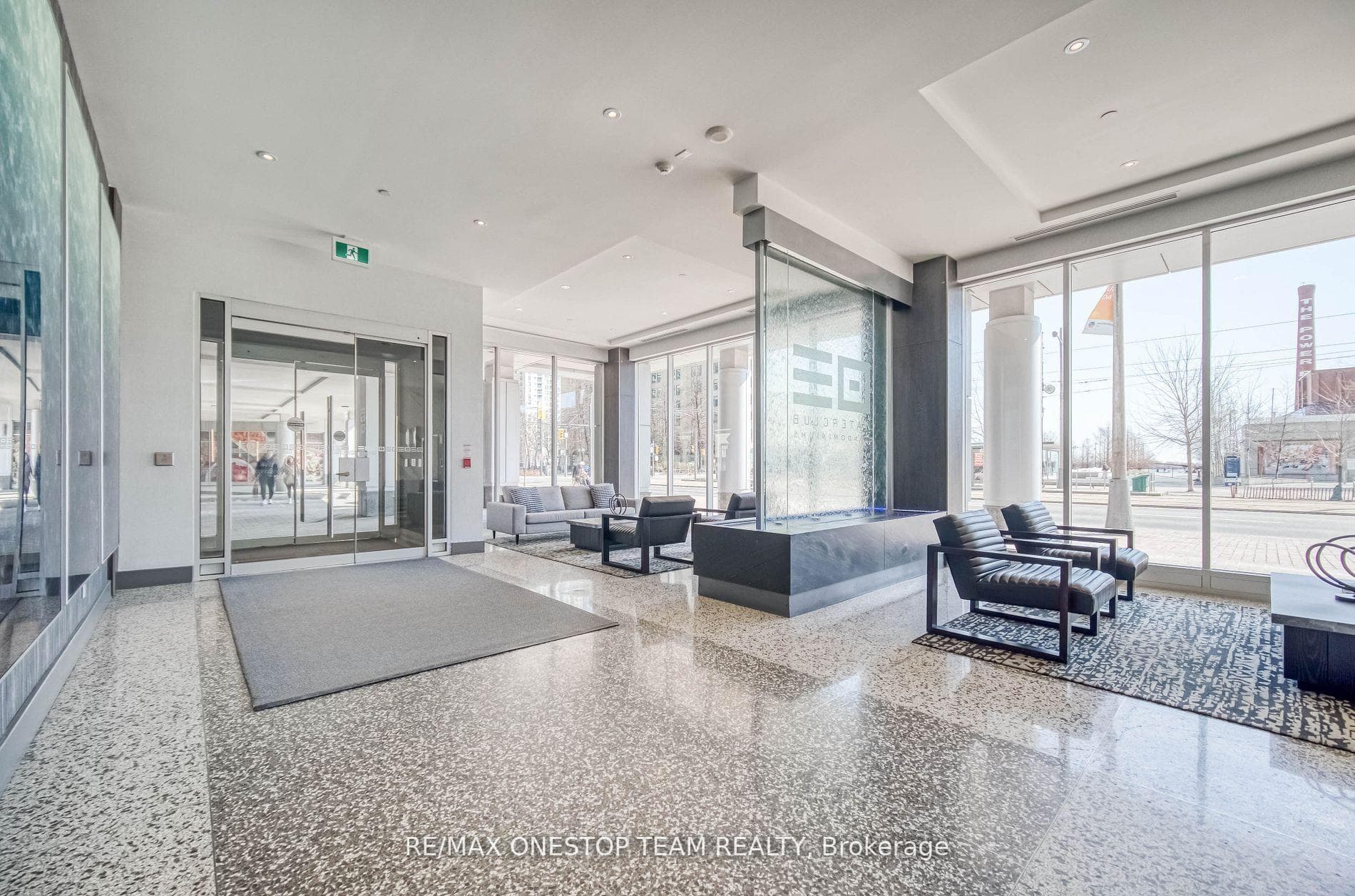 218 Queens Quay Unit 1002 photo 3