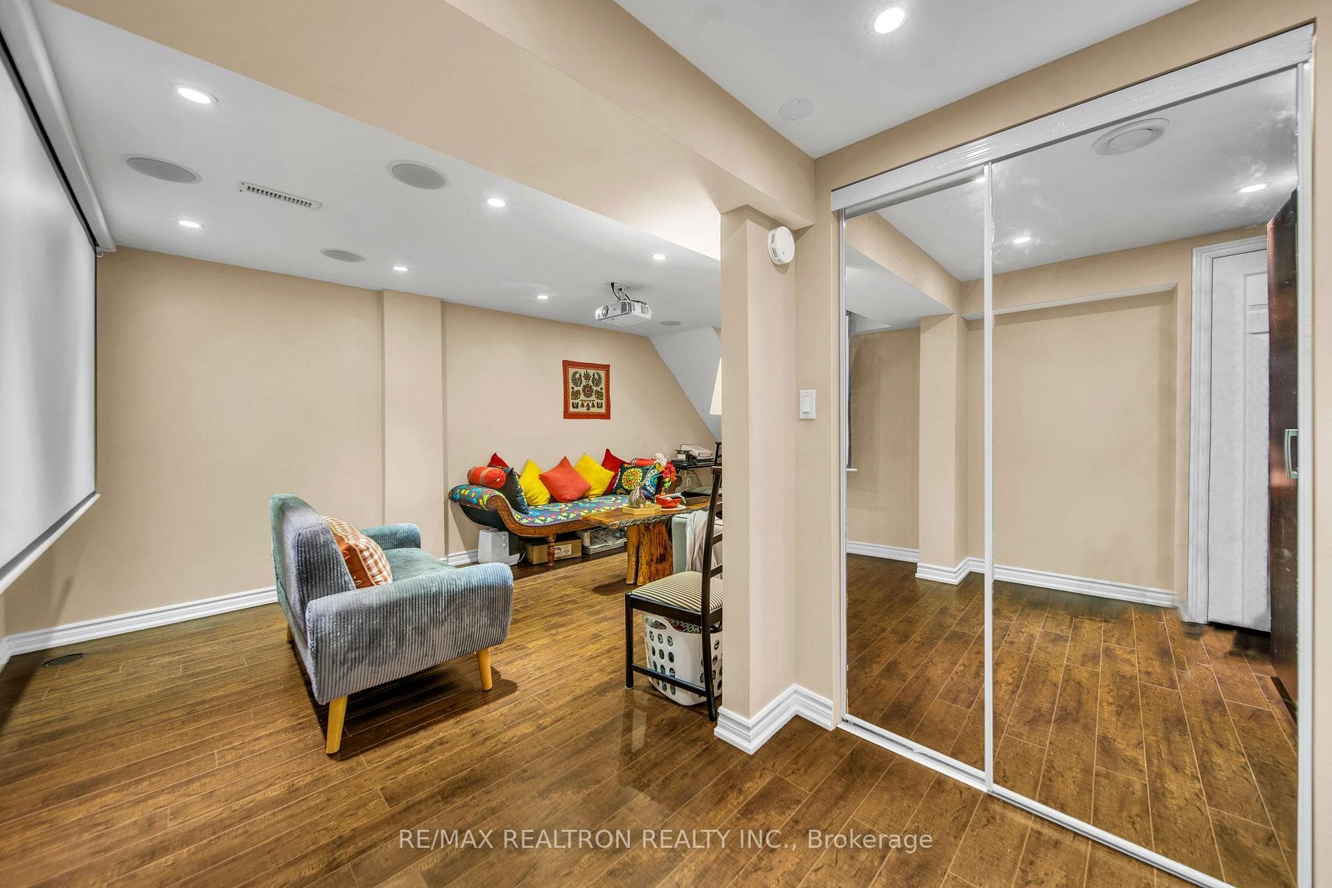 7 Spy Appleway N/A photo 30
