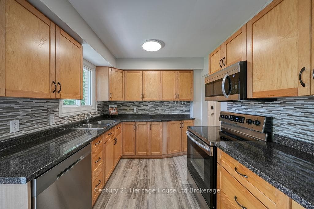 1003 B Nesbitt Crescent photo 17