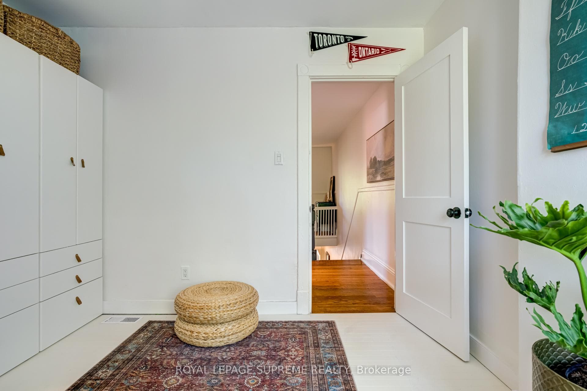 562 Gladstone Avenue photo 21