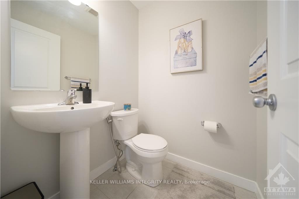 348 GLOAMING Crescent photo 16