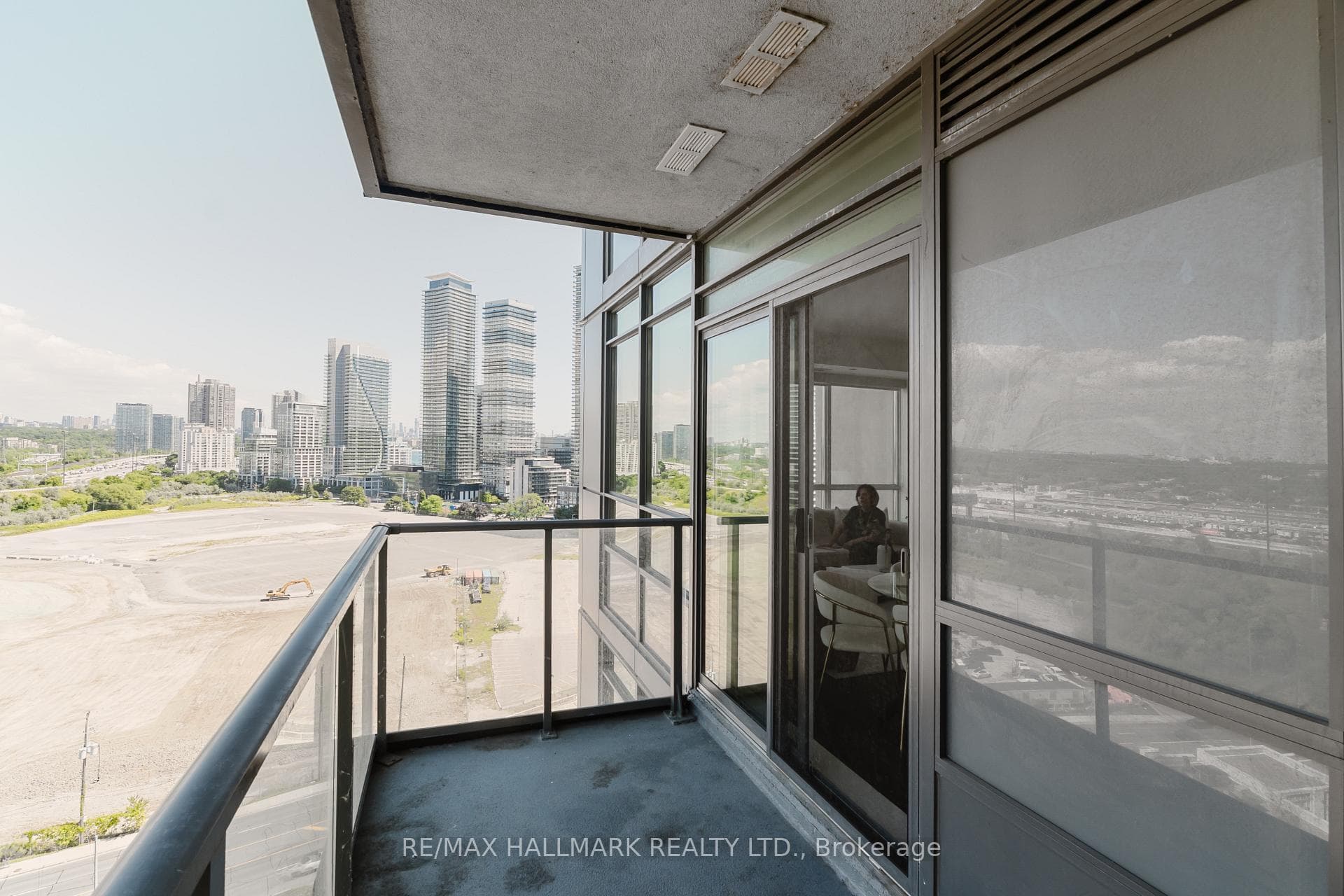 36 PARK LAWN Road Unit 1609 photo 18