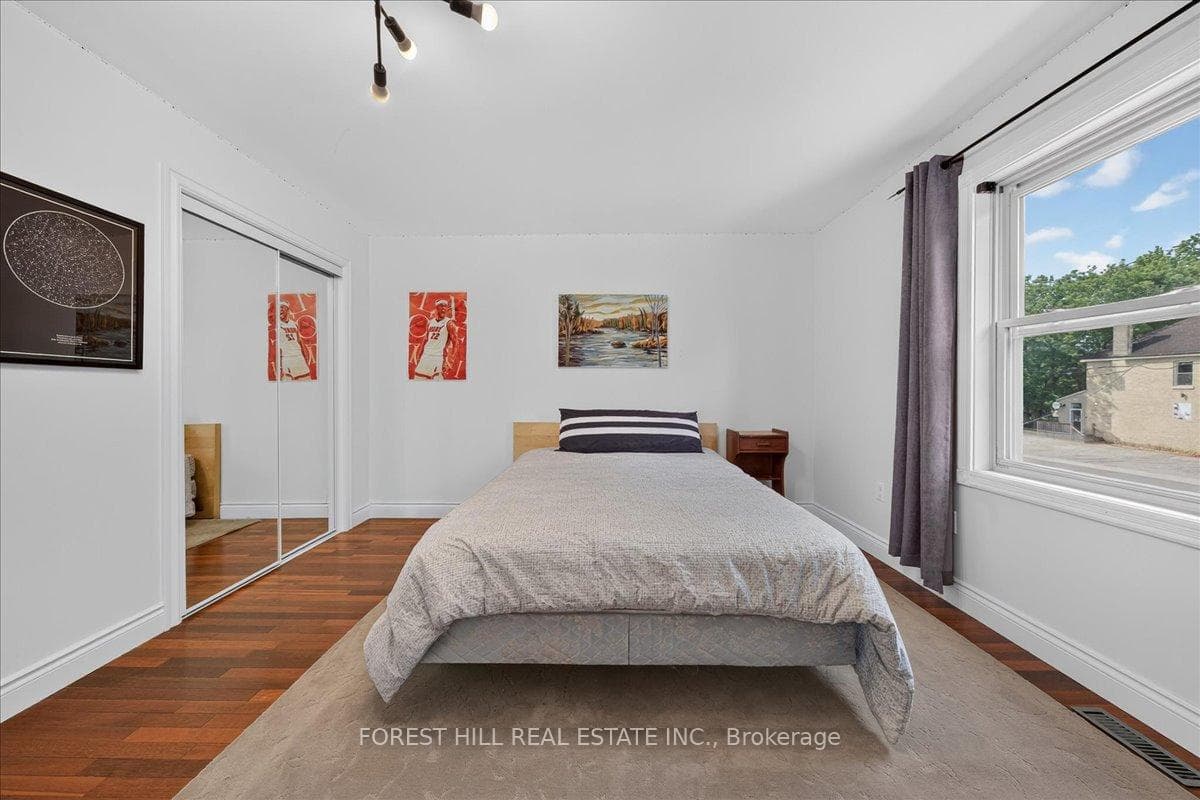 840 Maitland Street photo 20