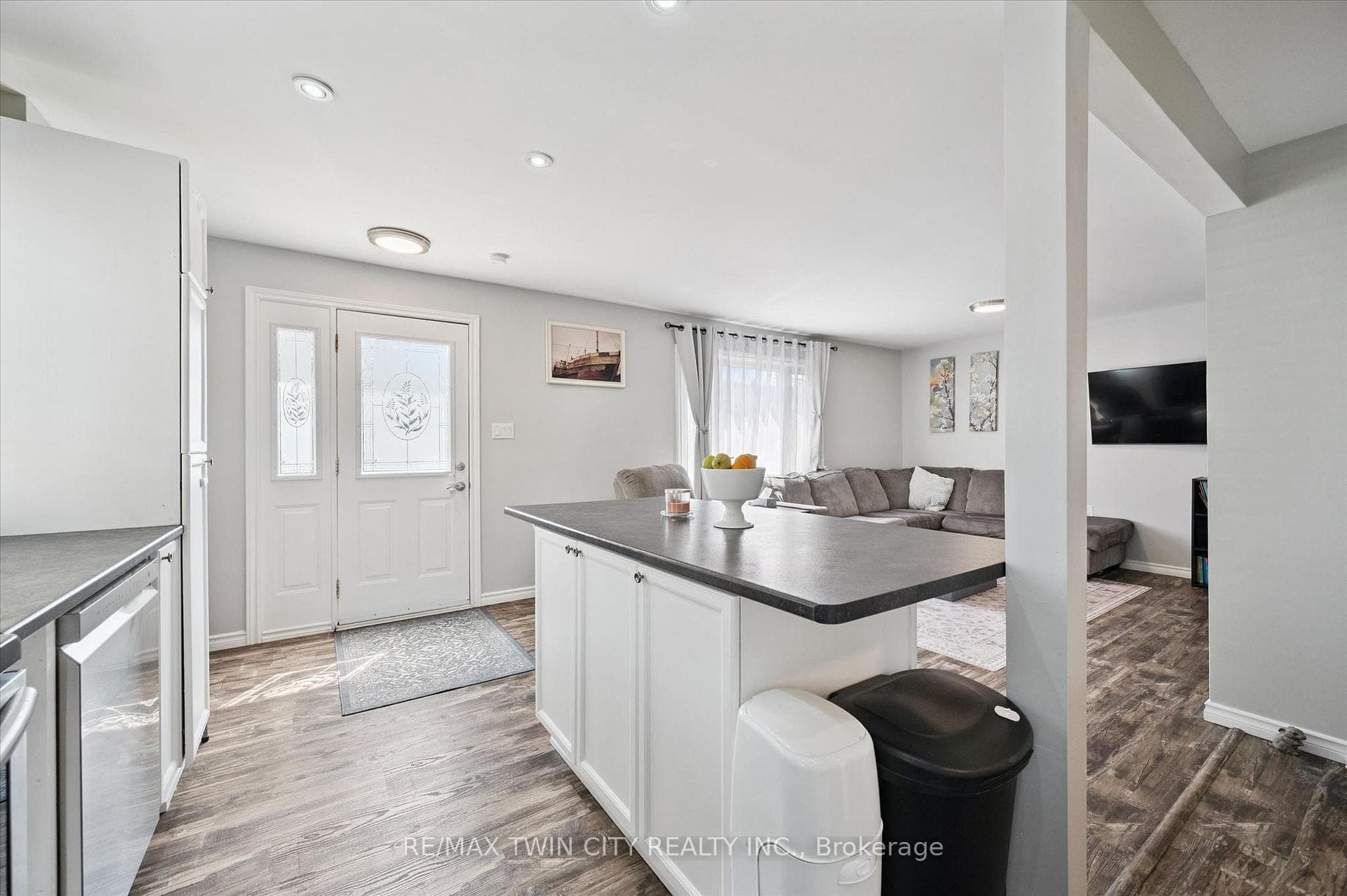 6 2 Avenue photo 9