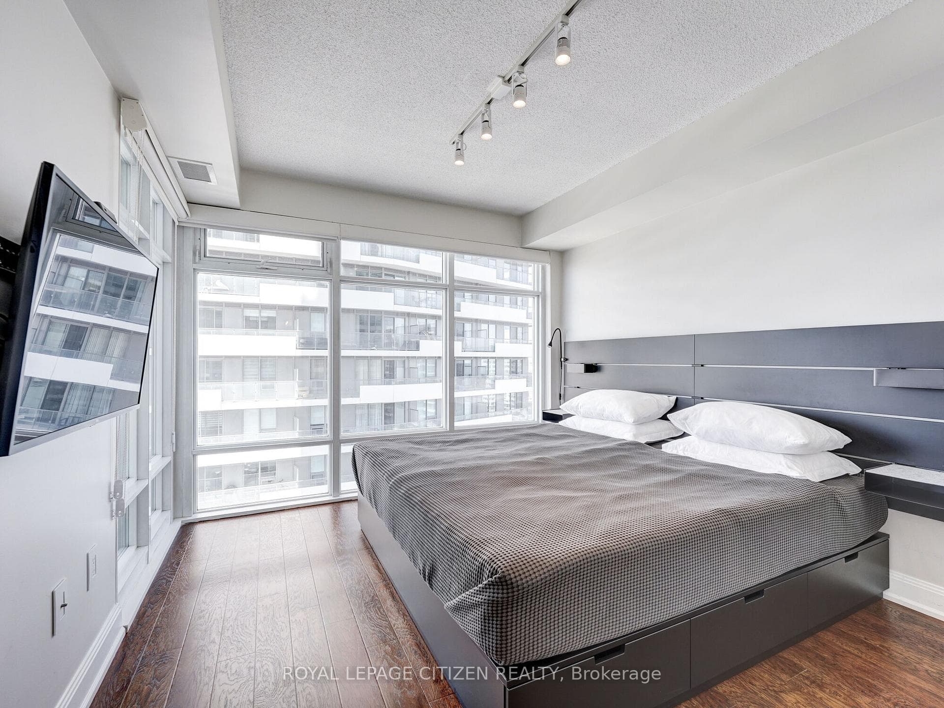 2191 Yonge Street Unit 3008 photo 24