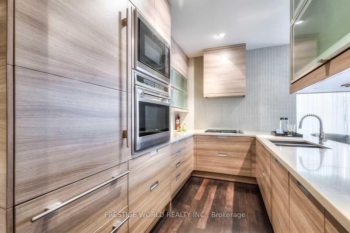 80 Yorkville Avenue Unit 302 photo 8