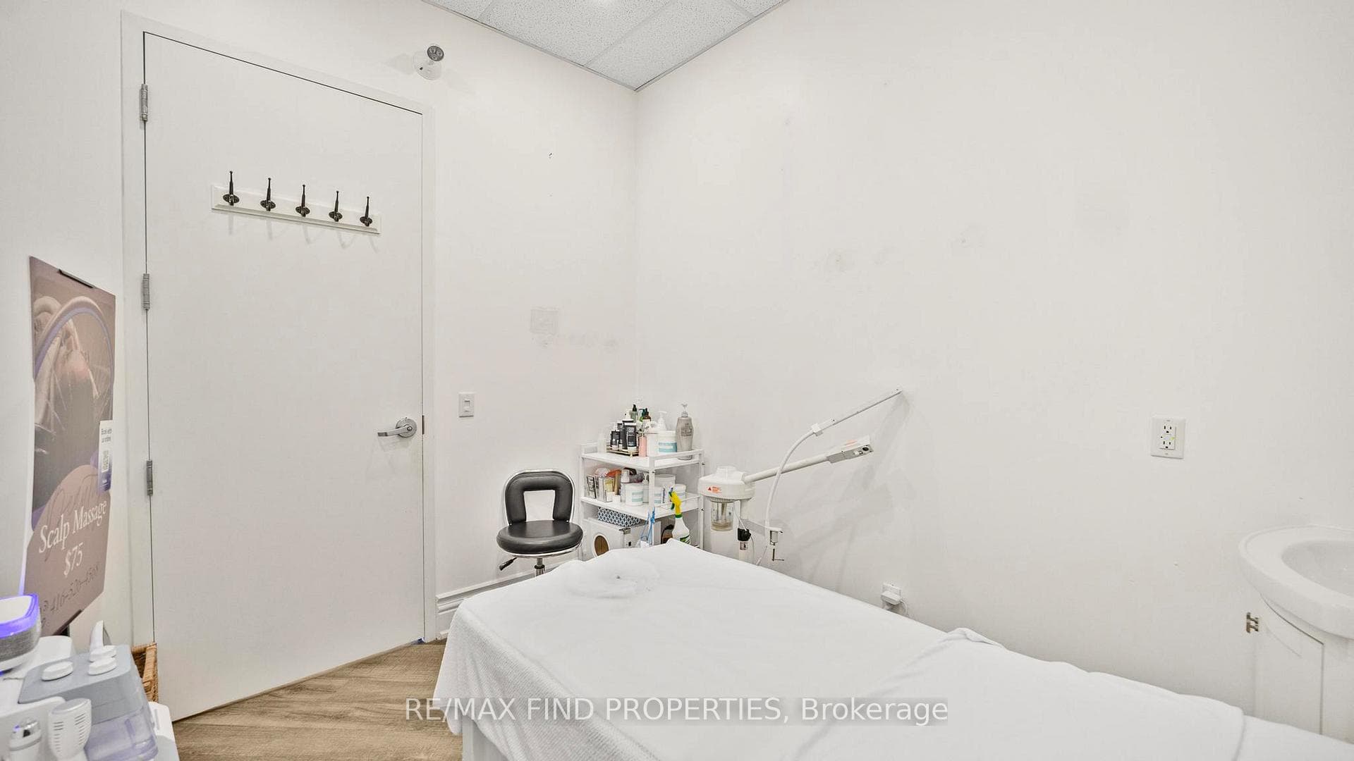 216 Oak Park Boulevard Unit 110 photo 17