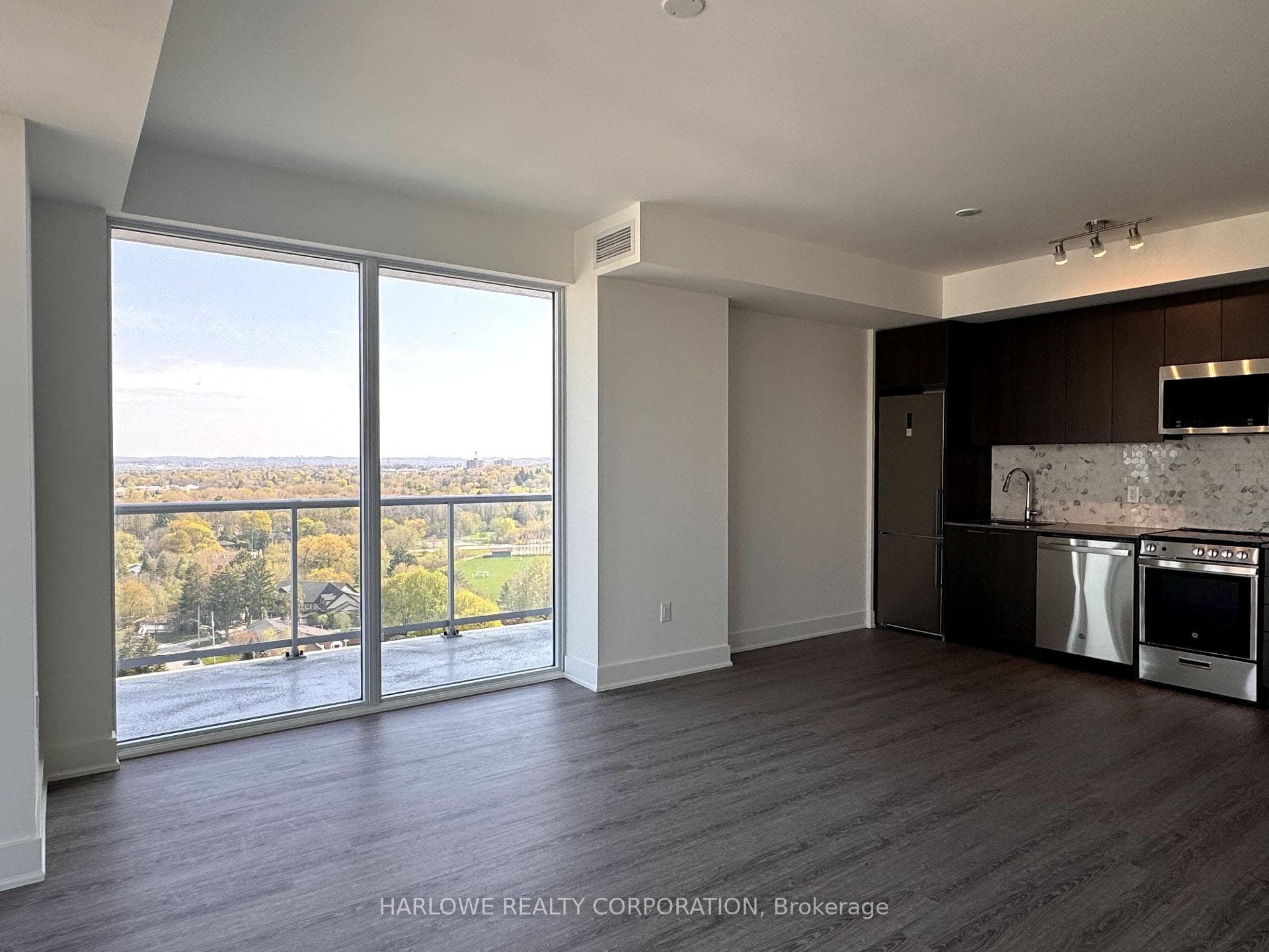 185 Deerfield Road Unit 1403 photo 4