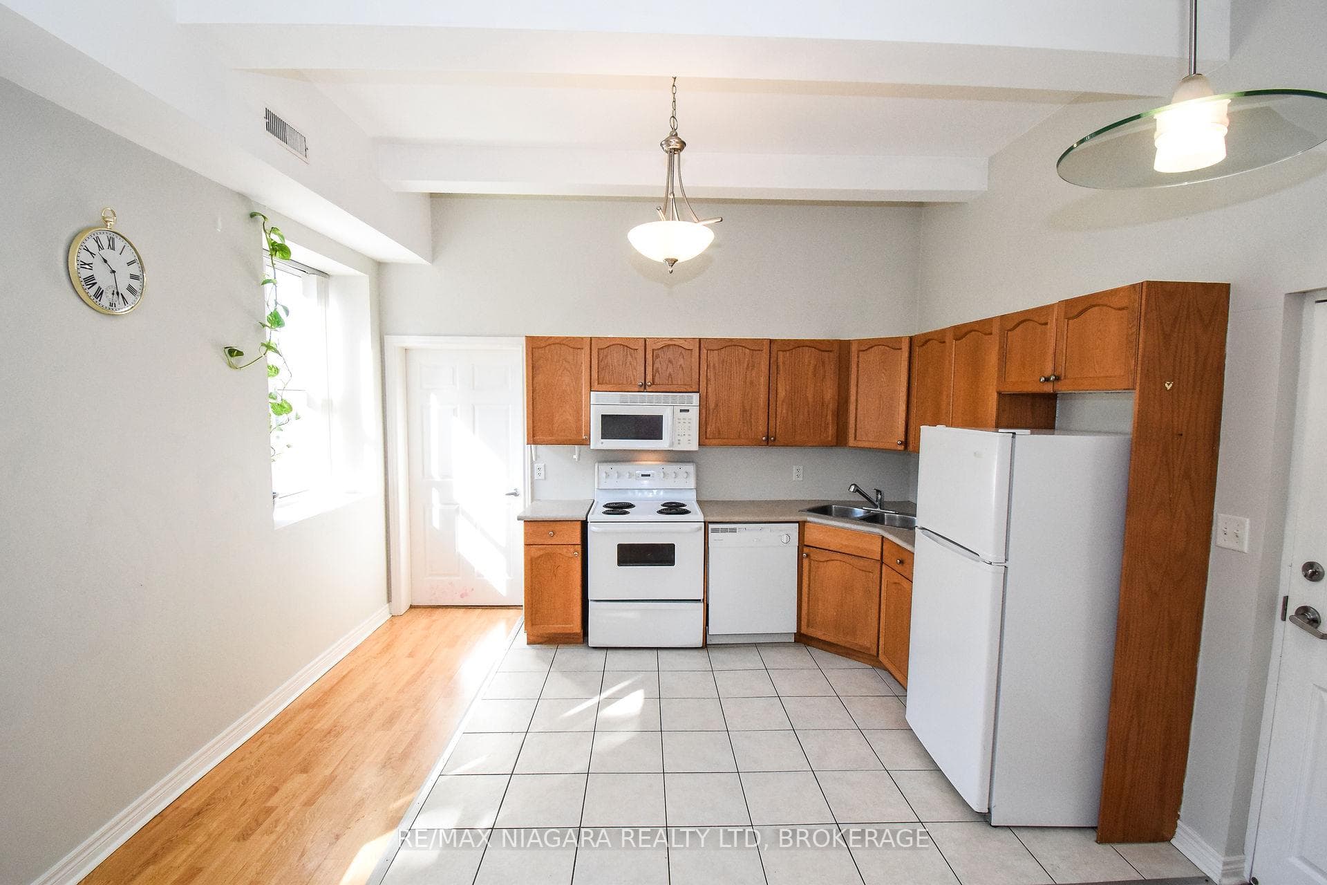 6365 DRUMMOND Road Unit 114 photo 15