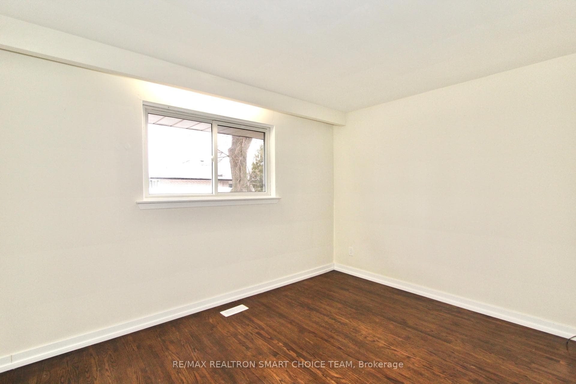 929 Crocus Crescent Unit Main photo 19