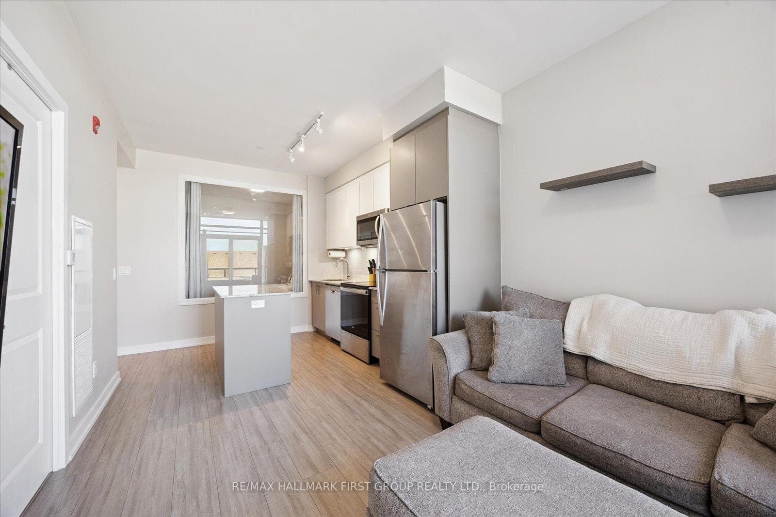 1010 Dundas Street Unit 302 photo 8
