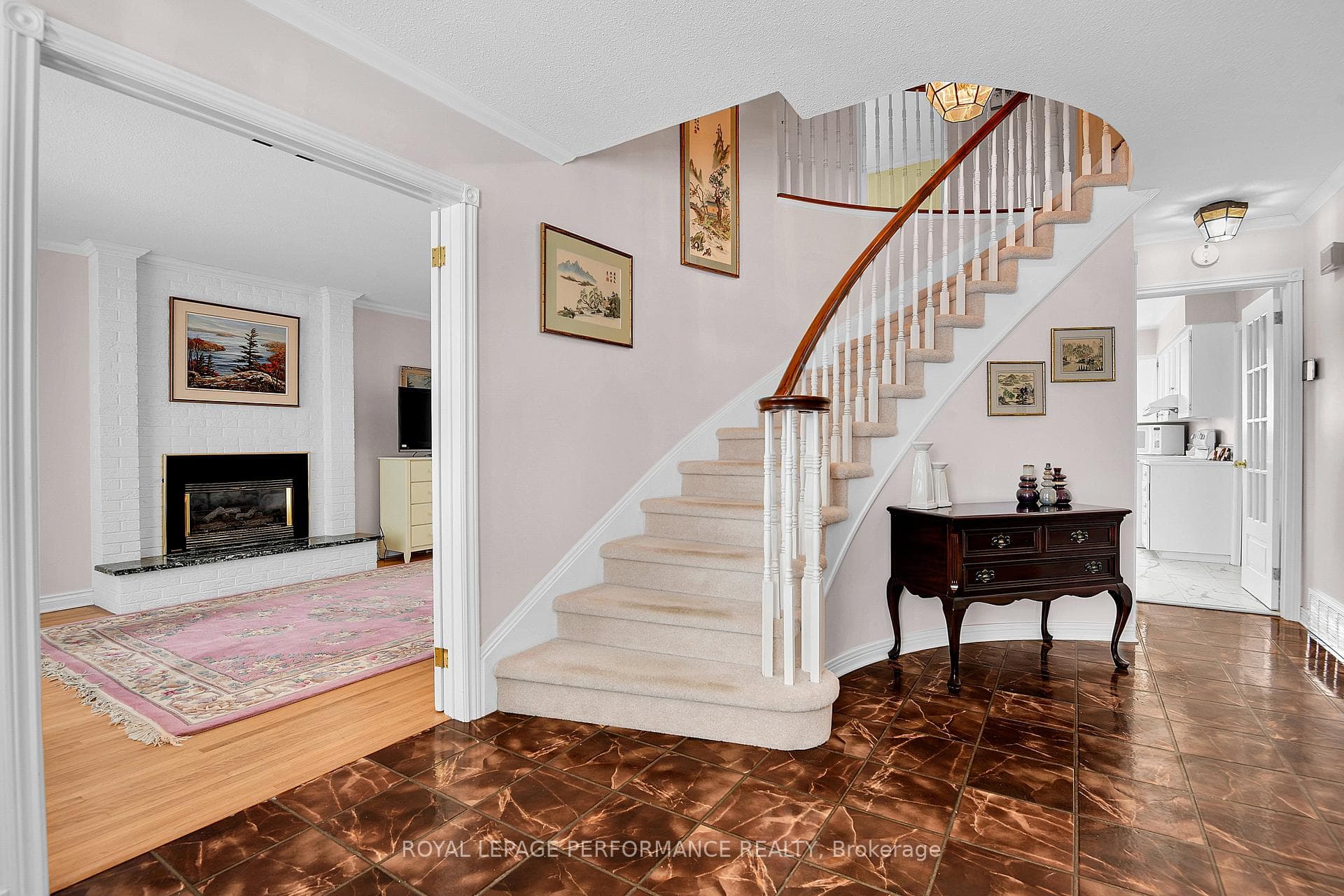 Sweeping stairway to second level
