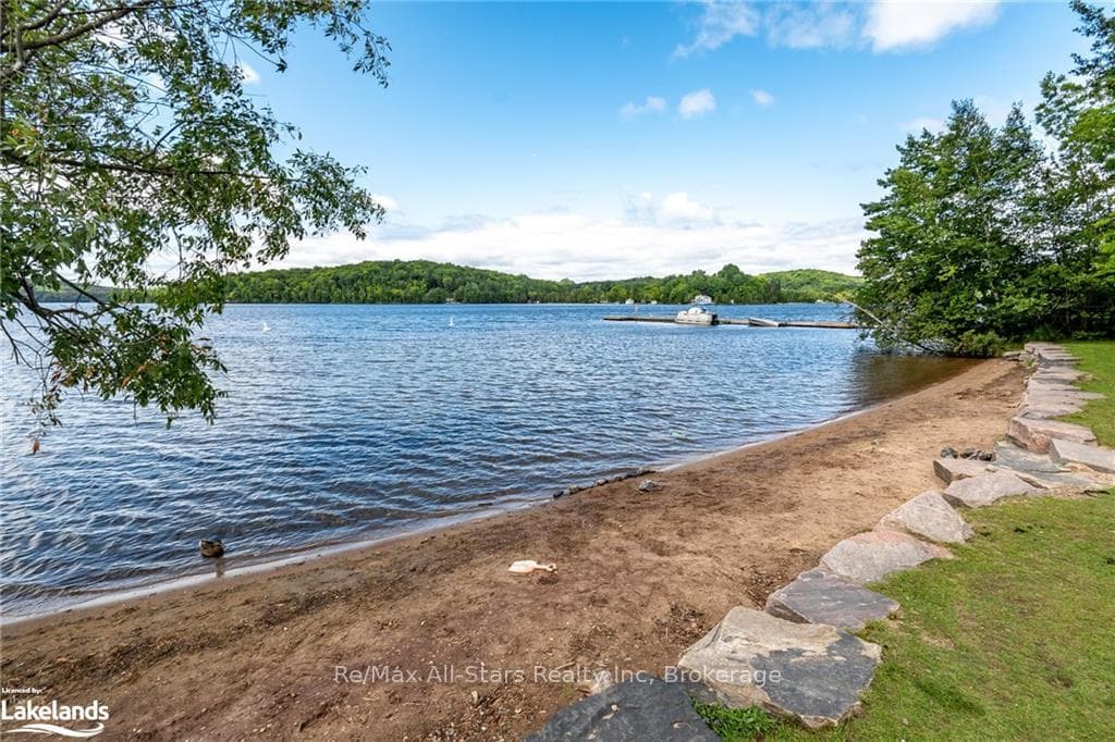 Hillside Beach, Peninsula Lake