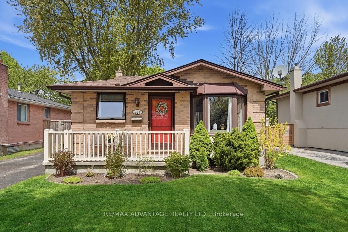 223 Ardsley Crescent photo 1