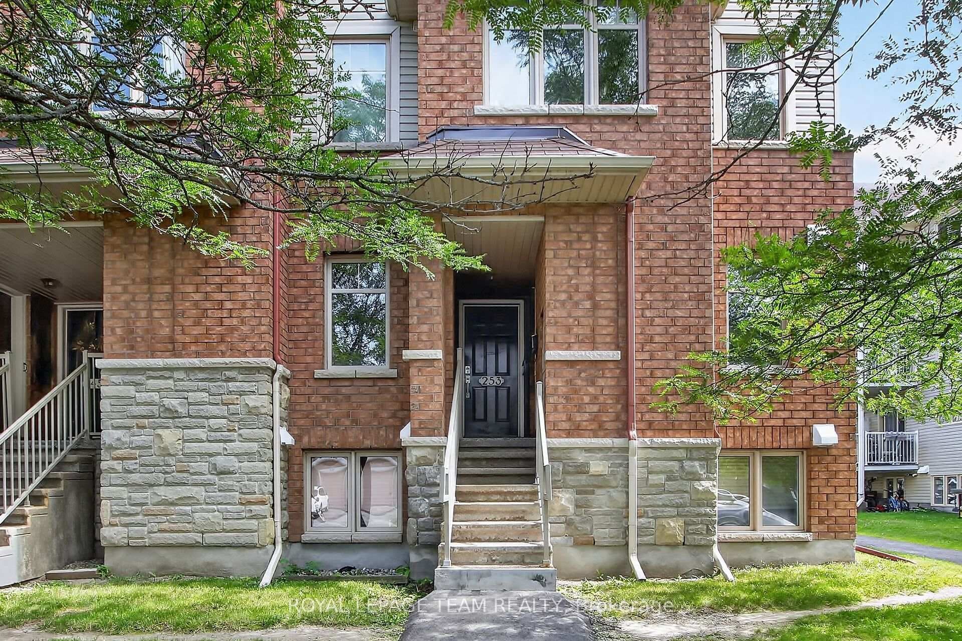 255 Deercroft Avenue photo 2