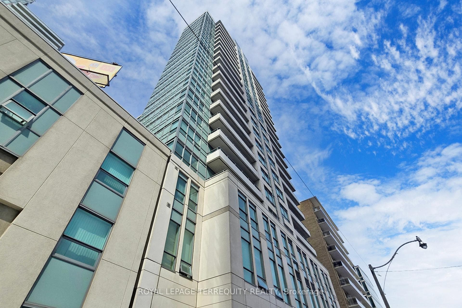 212 Eglinton Avenue Unit 301 photo 1