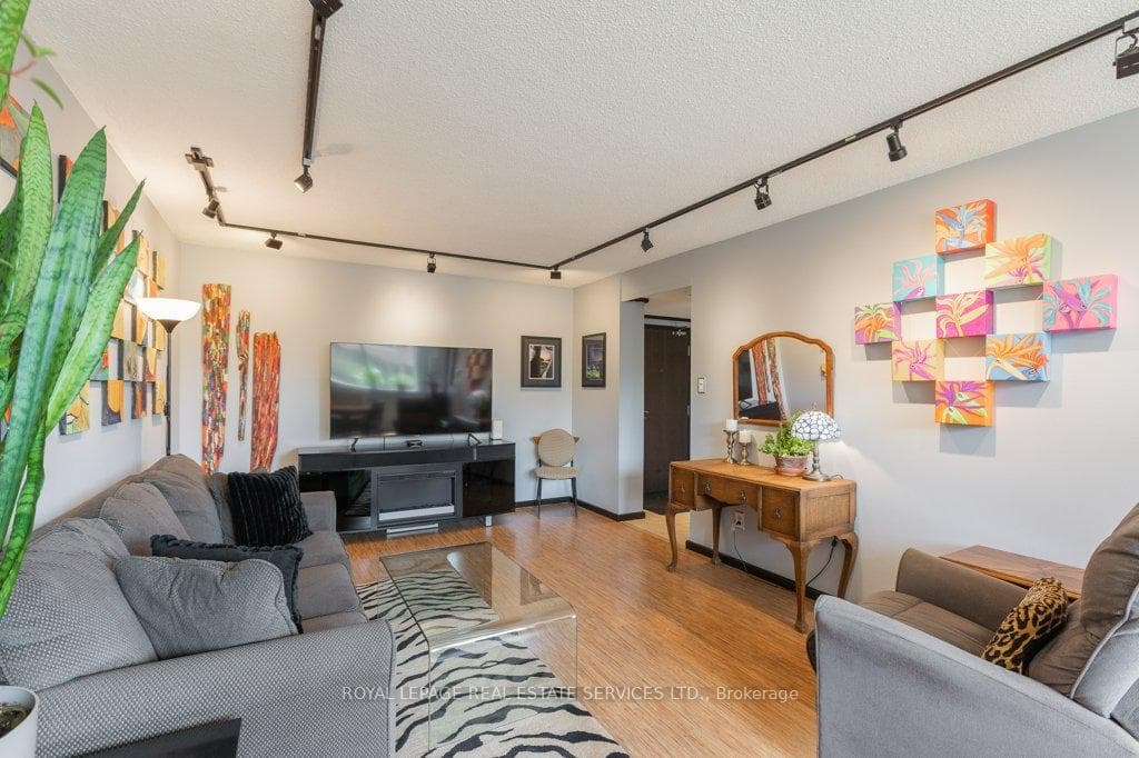 15 Maitland Place Unit 409 photo 6