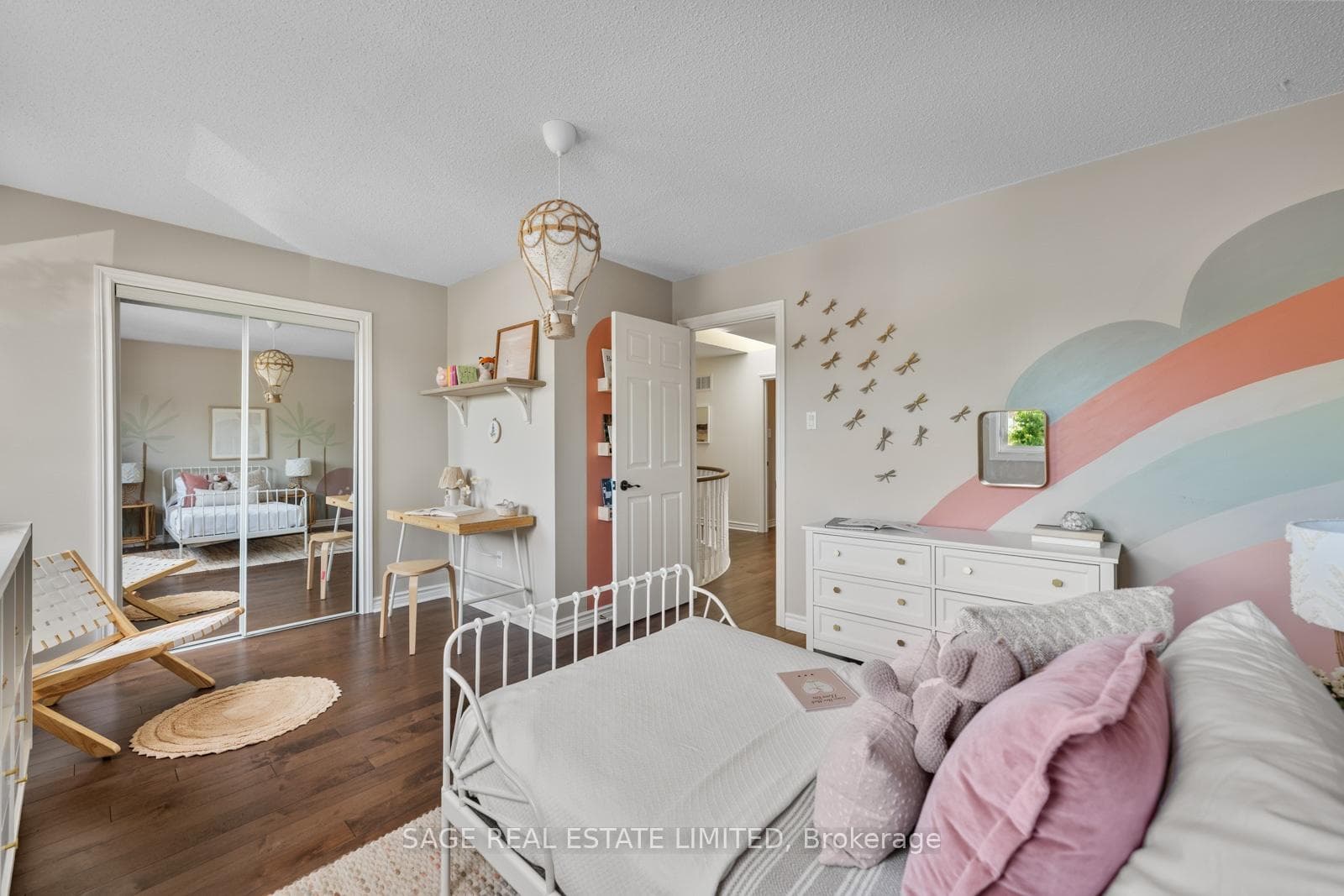 682 Leslie Valley Drive photo 27