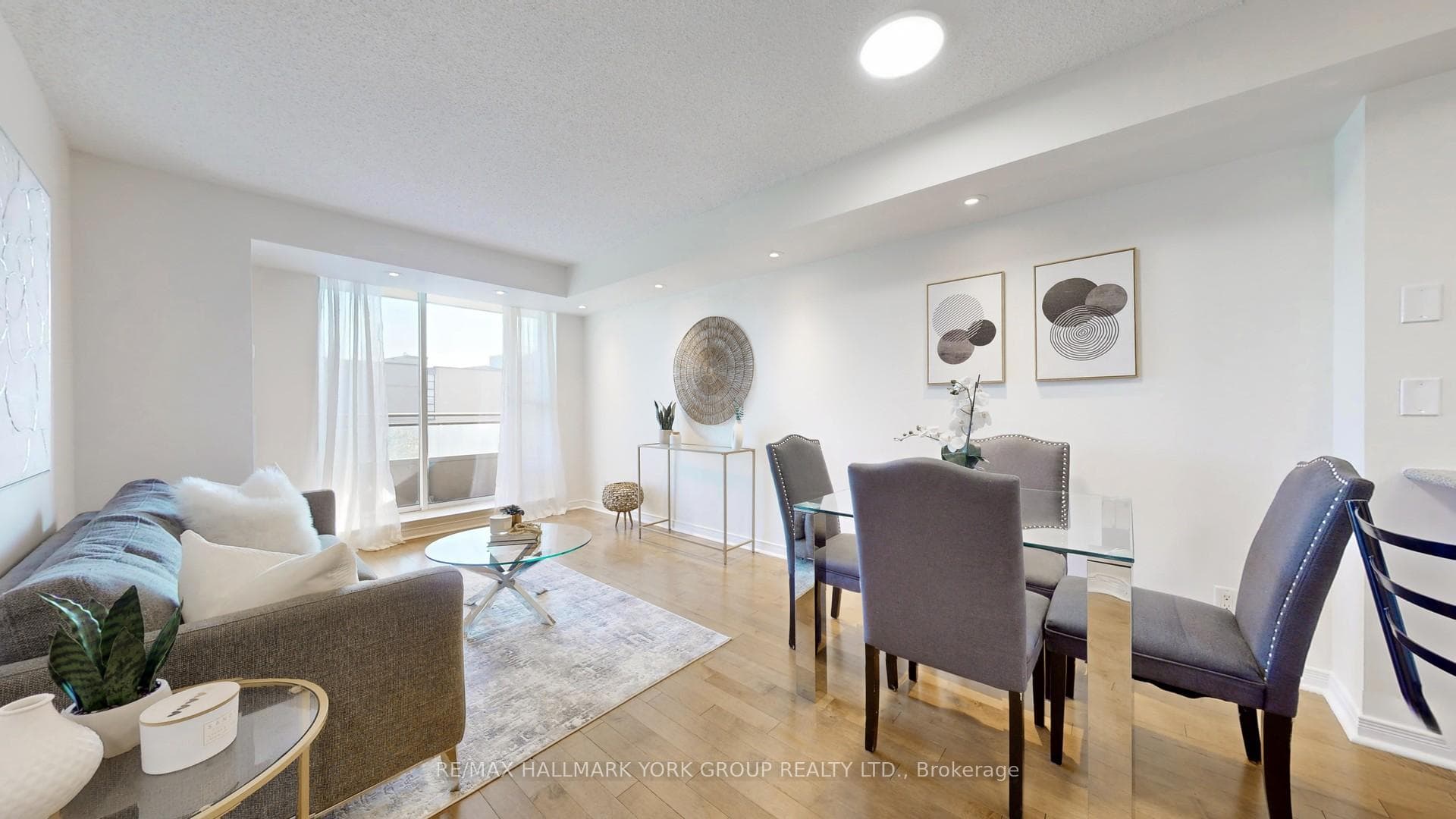245 Davisville Avenue Unit 512 photo 4