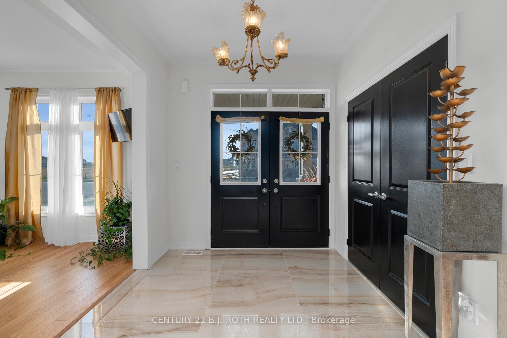 1056 Wickham Road photo 5