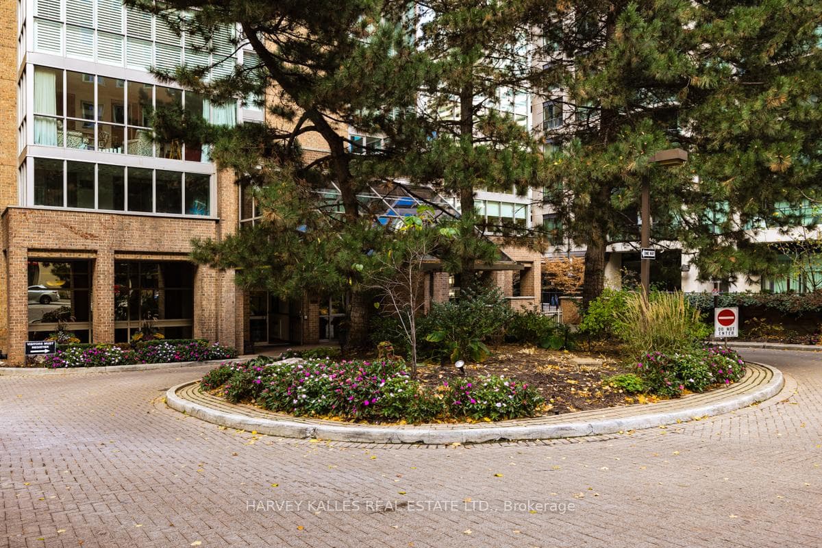 278 Bloor Street Unit 601 photo 3