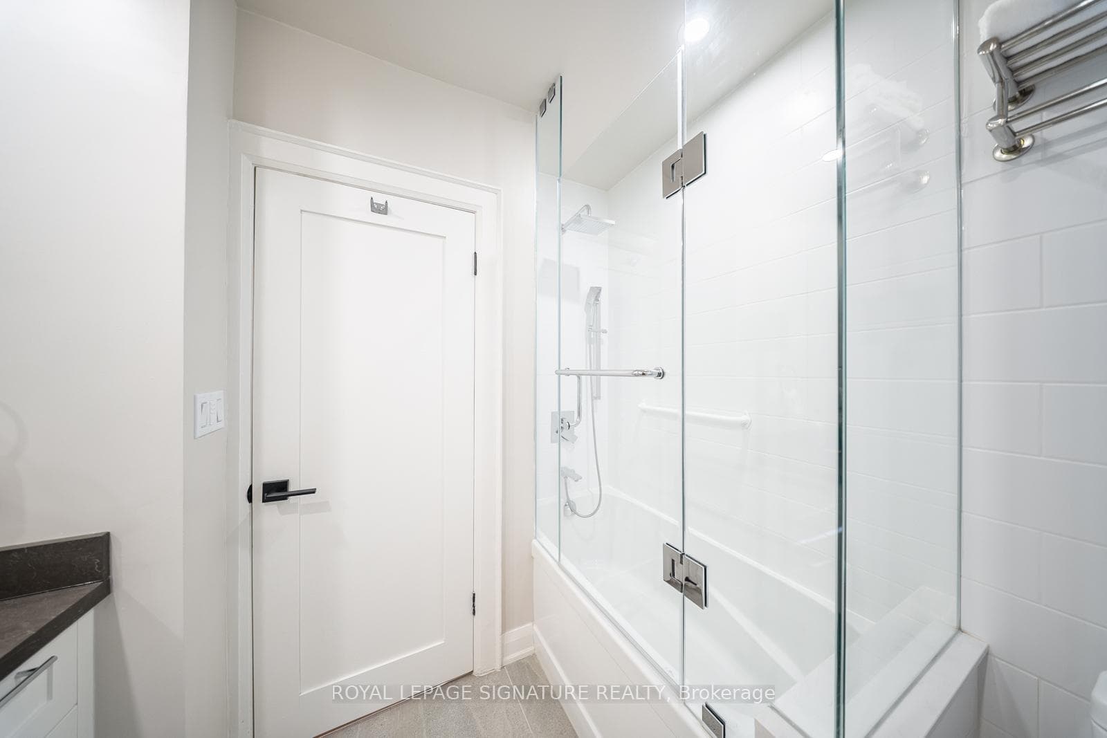 Washroom 2nd Floor Glass Surround Bath/Shower