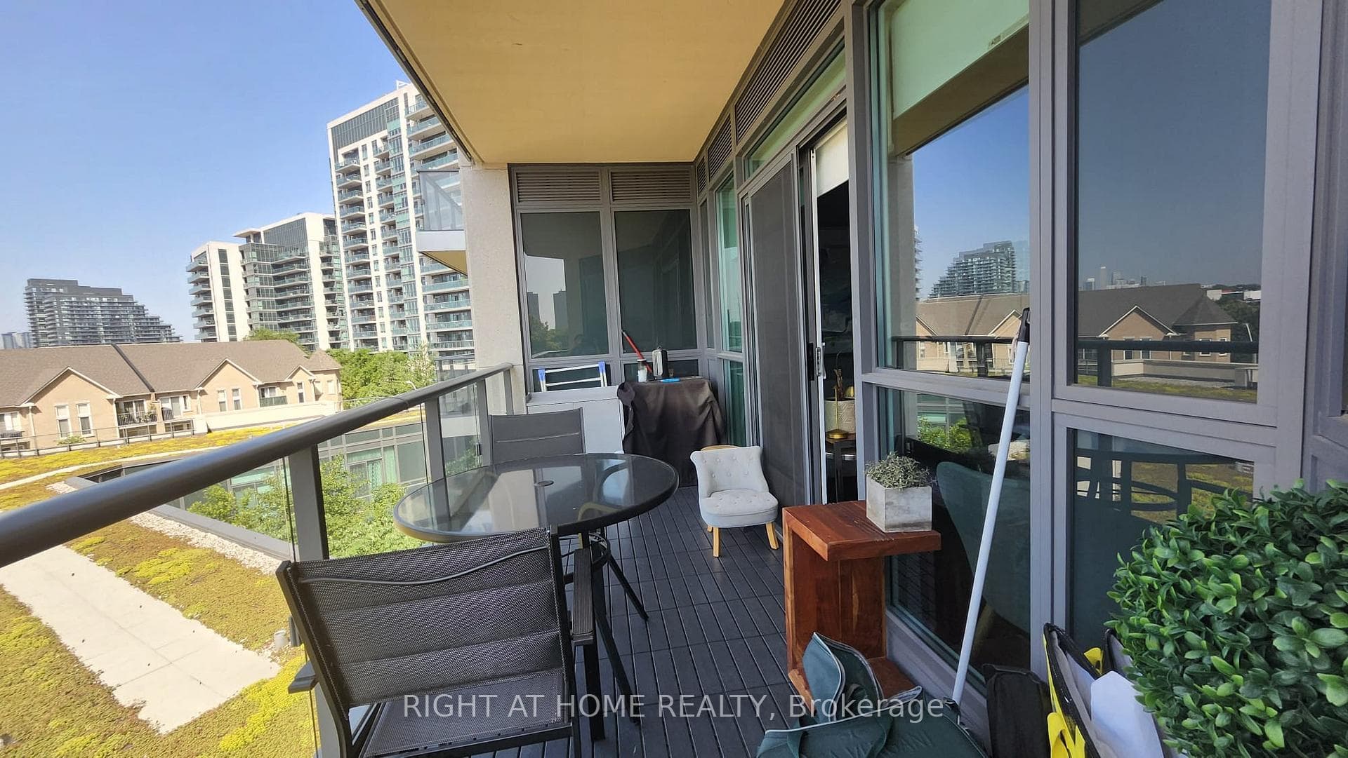 160 Vanderhoof Avenue Unit 306 photo 15
