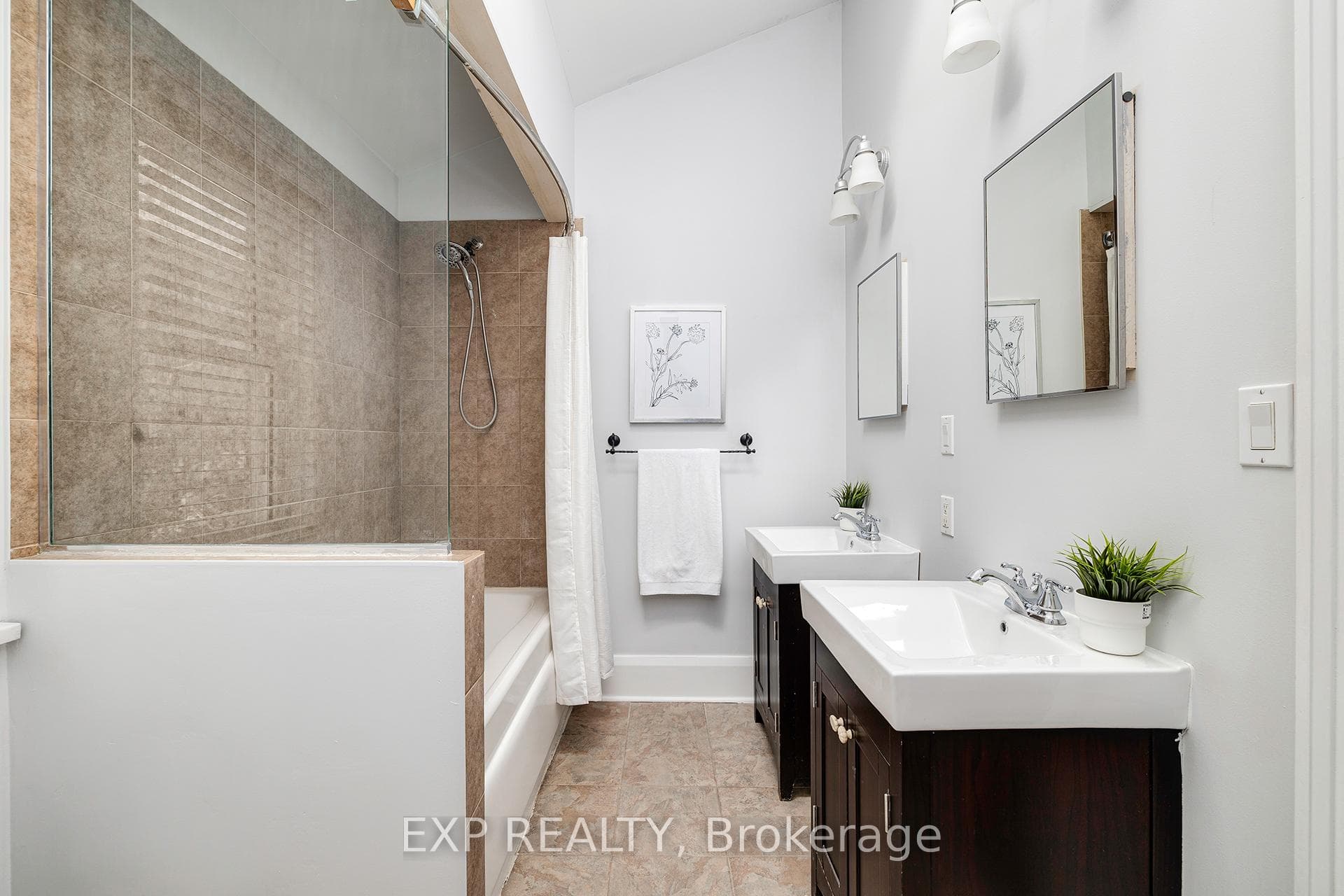 116 Wellington Street photo 20