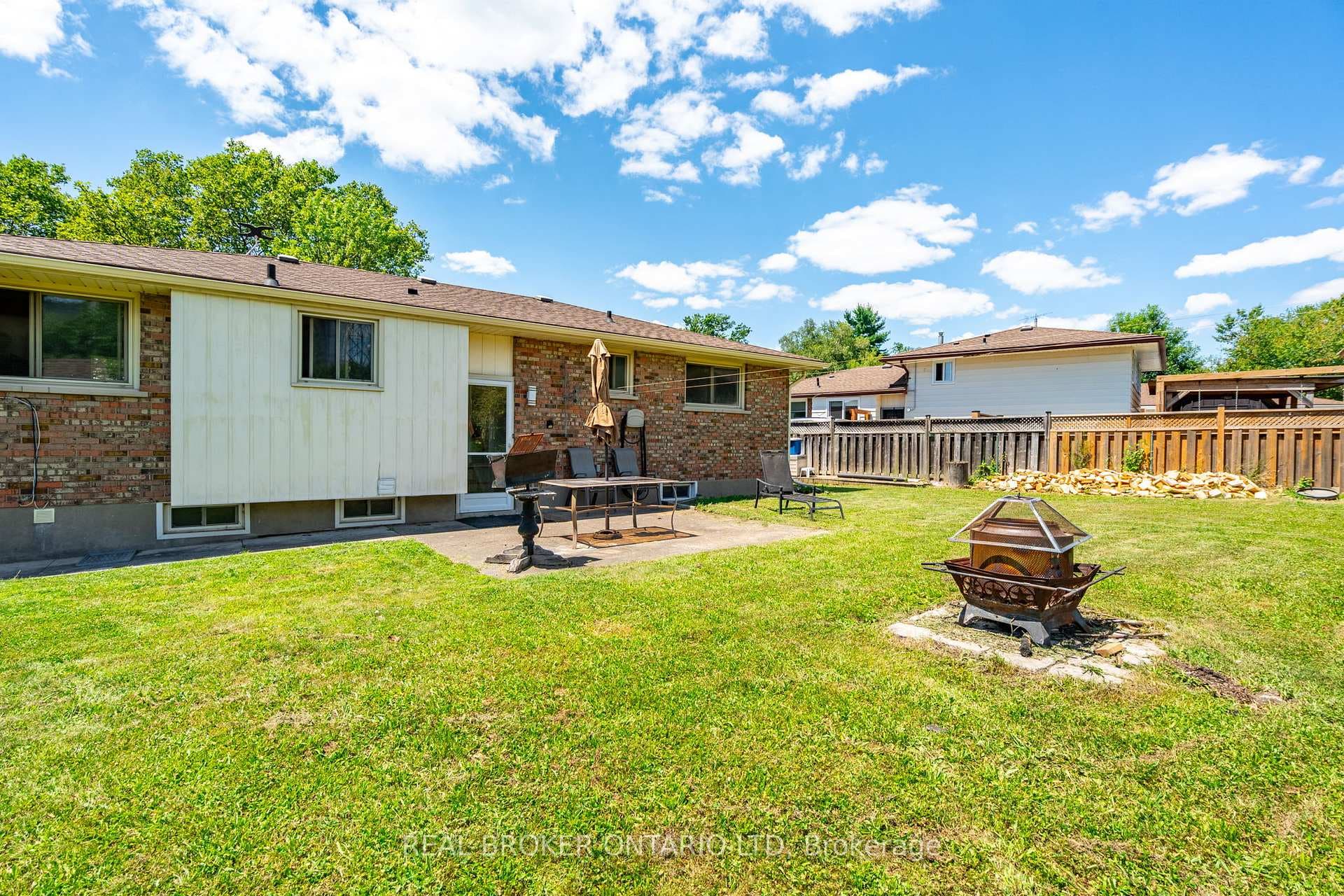 5712 Sunnylea Crescent photo 30