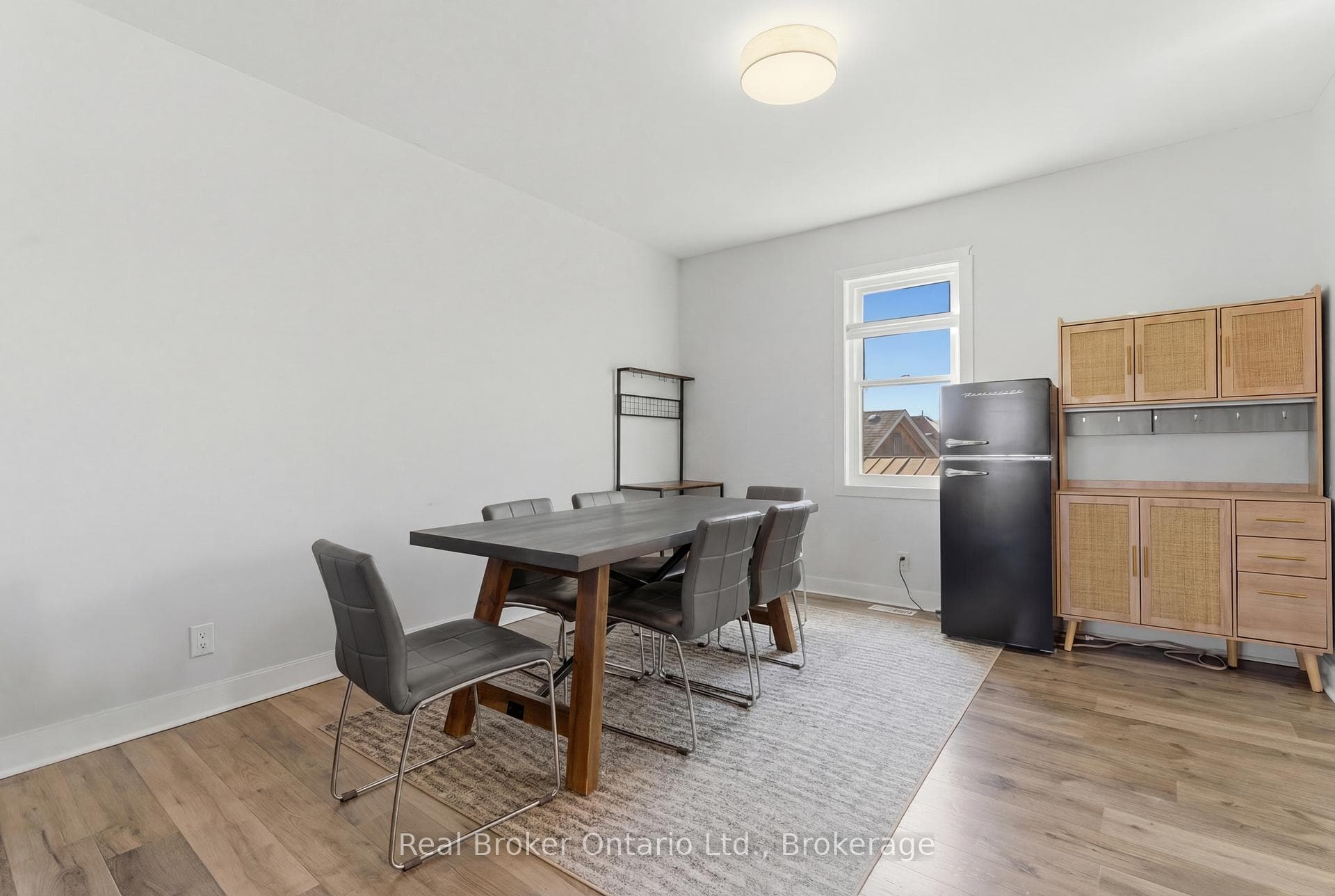 154 Niagara Falls Road photo 8