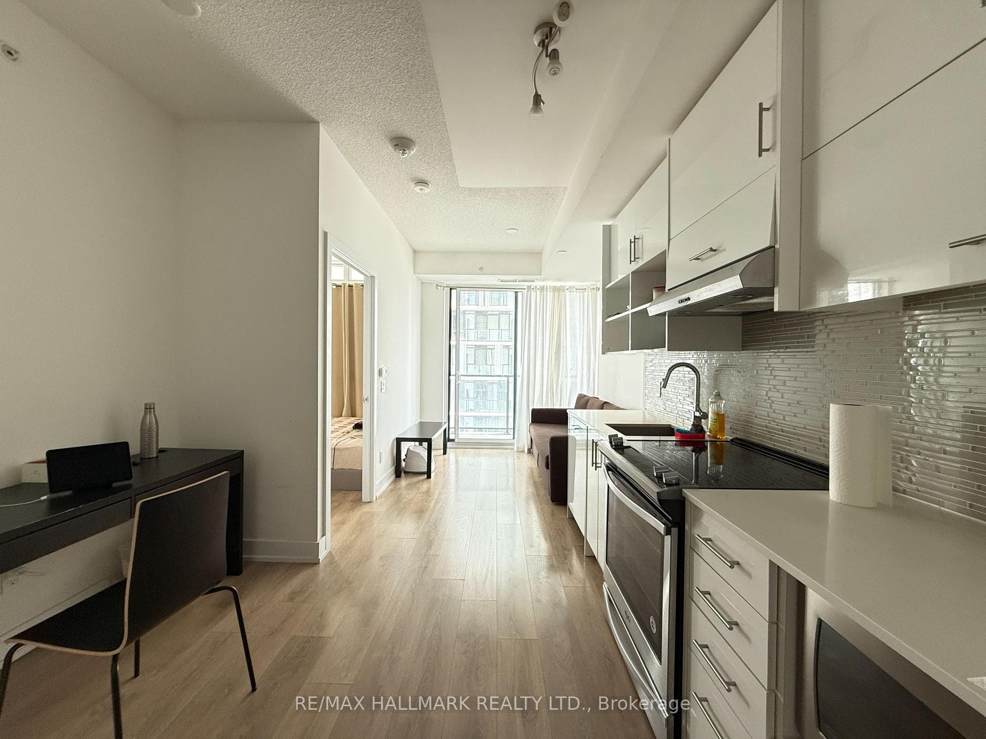 128 Fairview Mall Drive Unit 910 photo 3