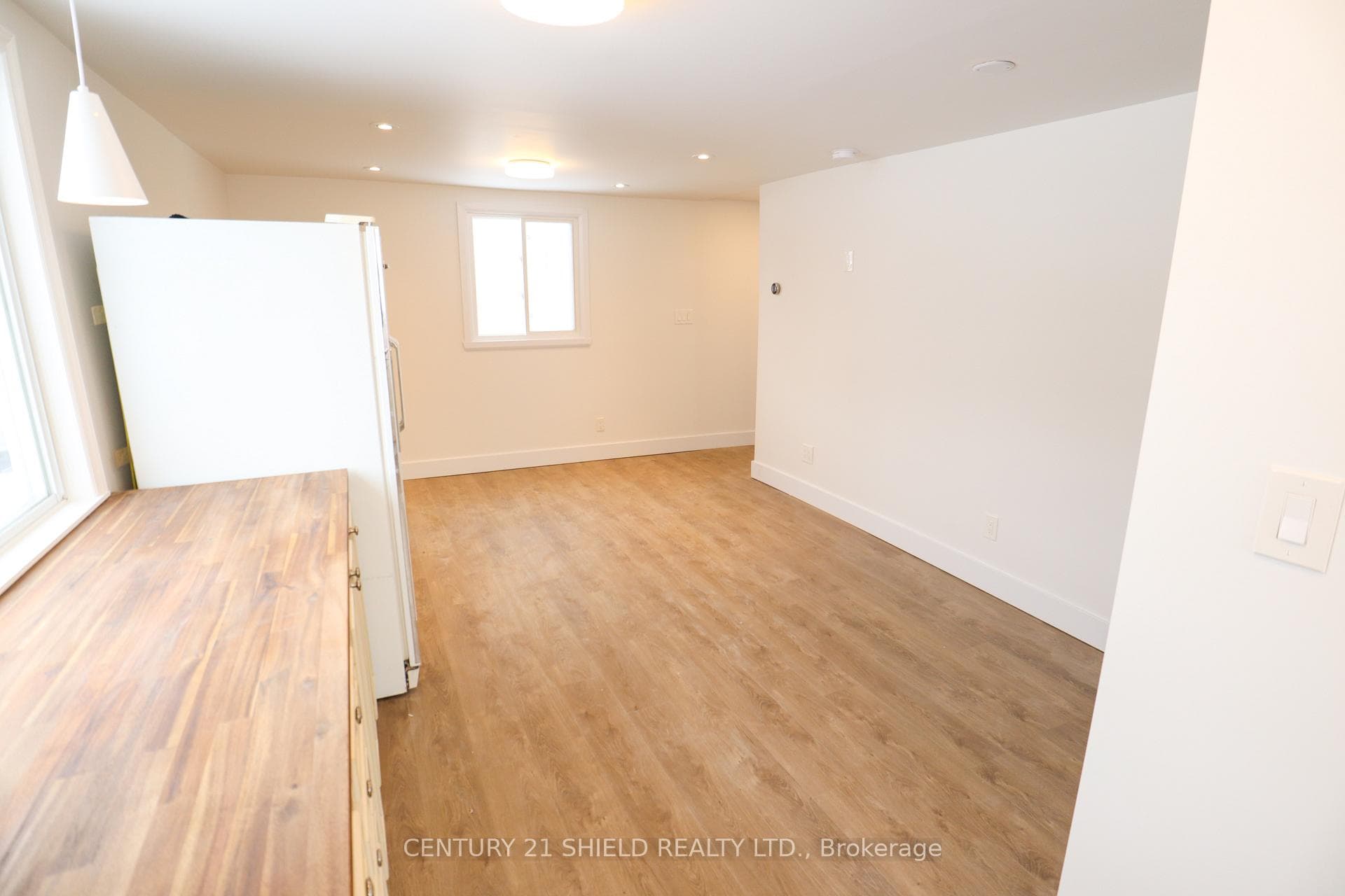 143 Carleton Street photo 4