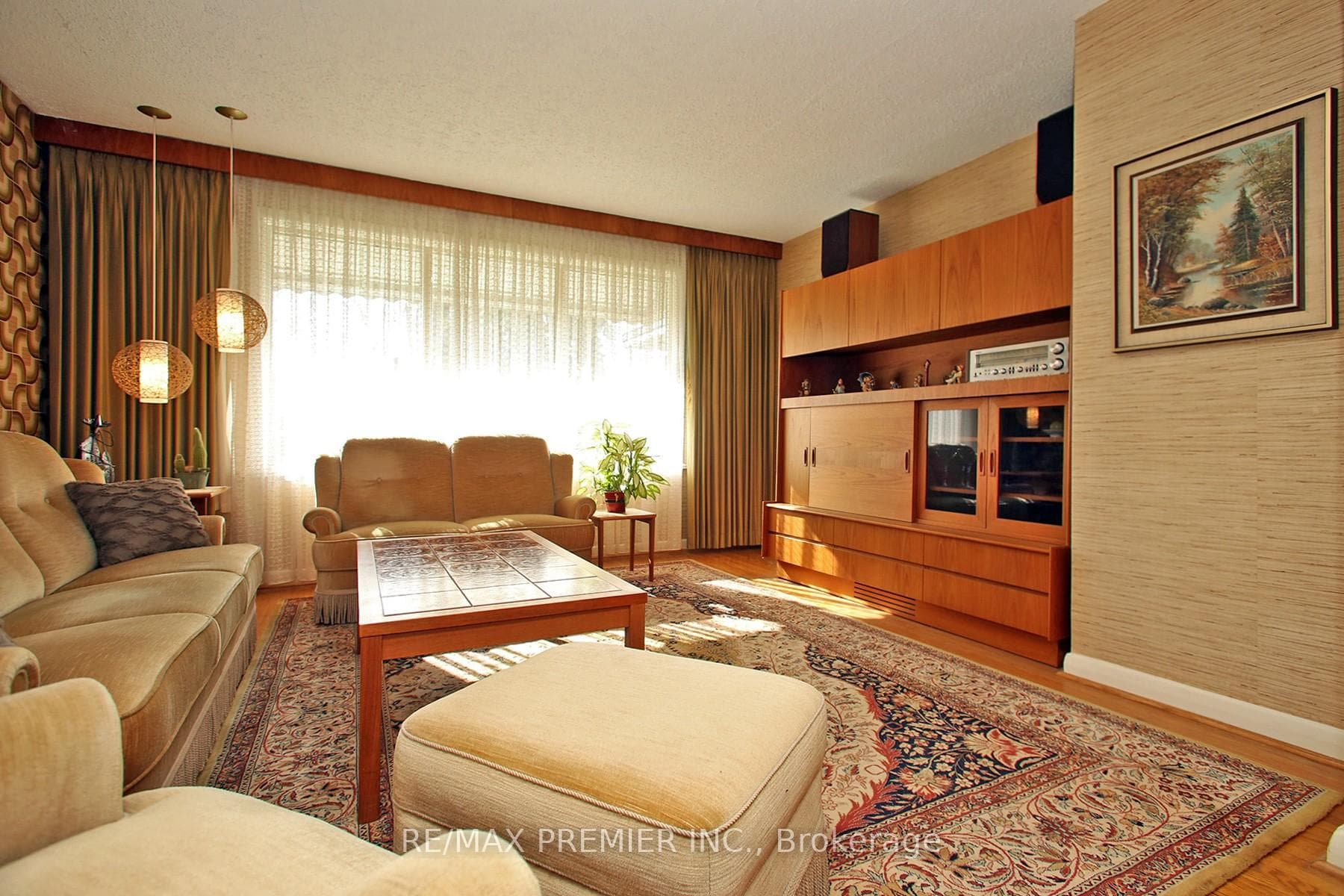 32 Kootenay Crescent photo 8