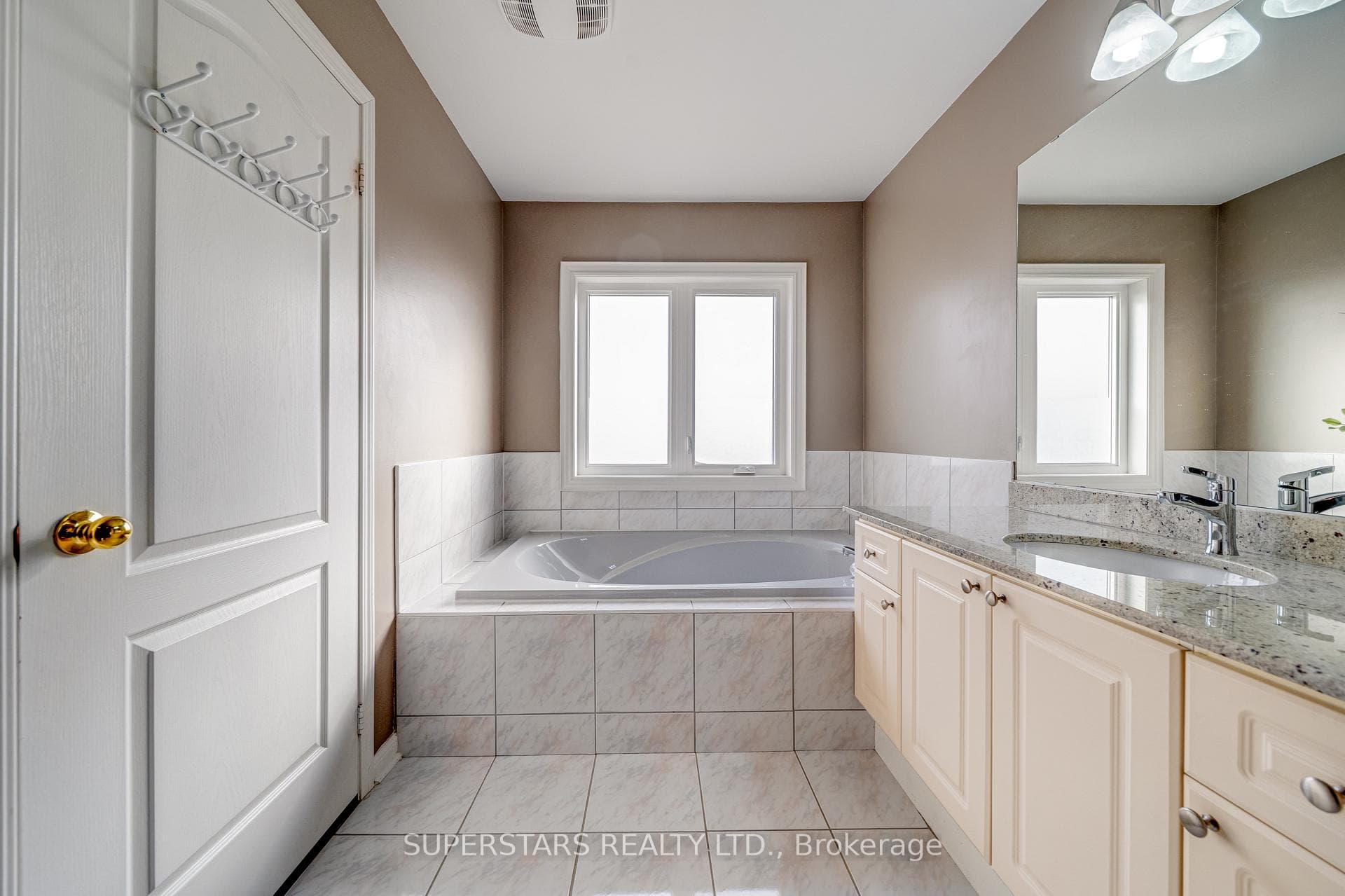 84 Fortune Crescent photo 18