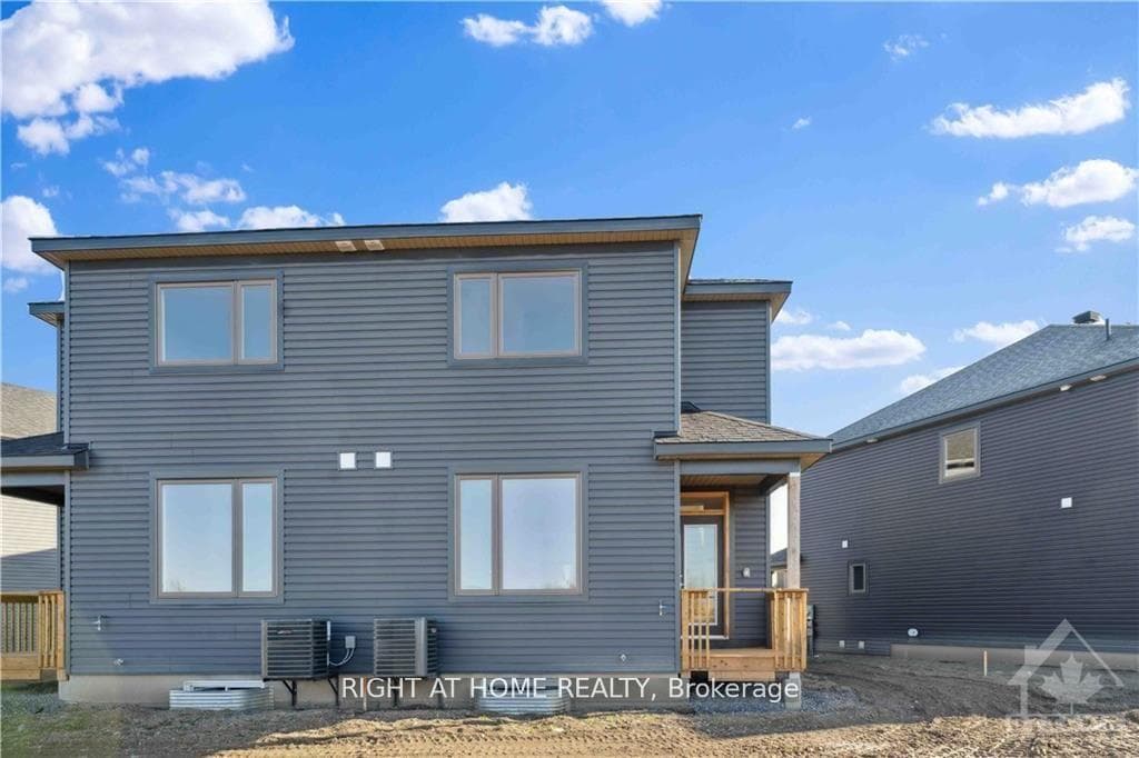 724 Petanque Crescent photo 17