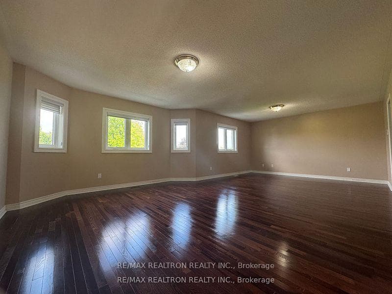 21 Goldring Crescent photo 11