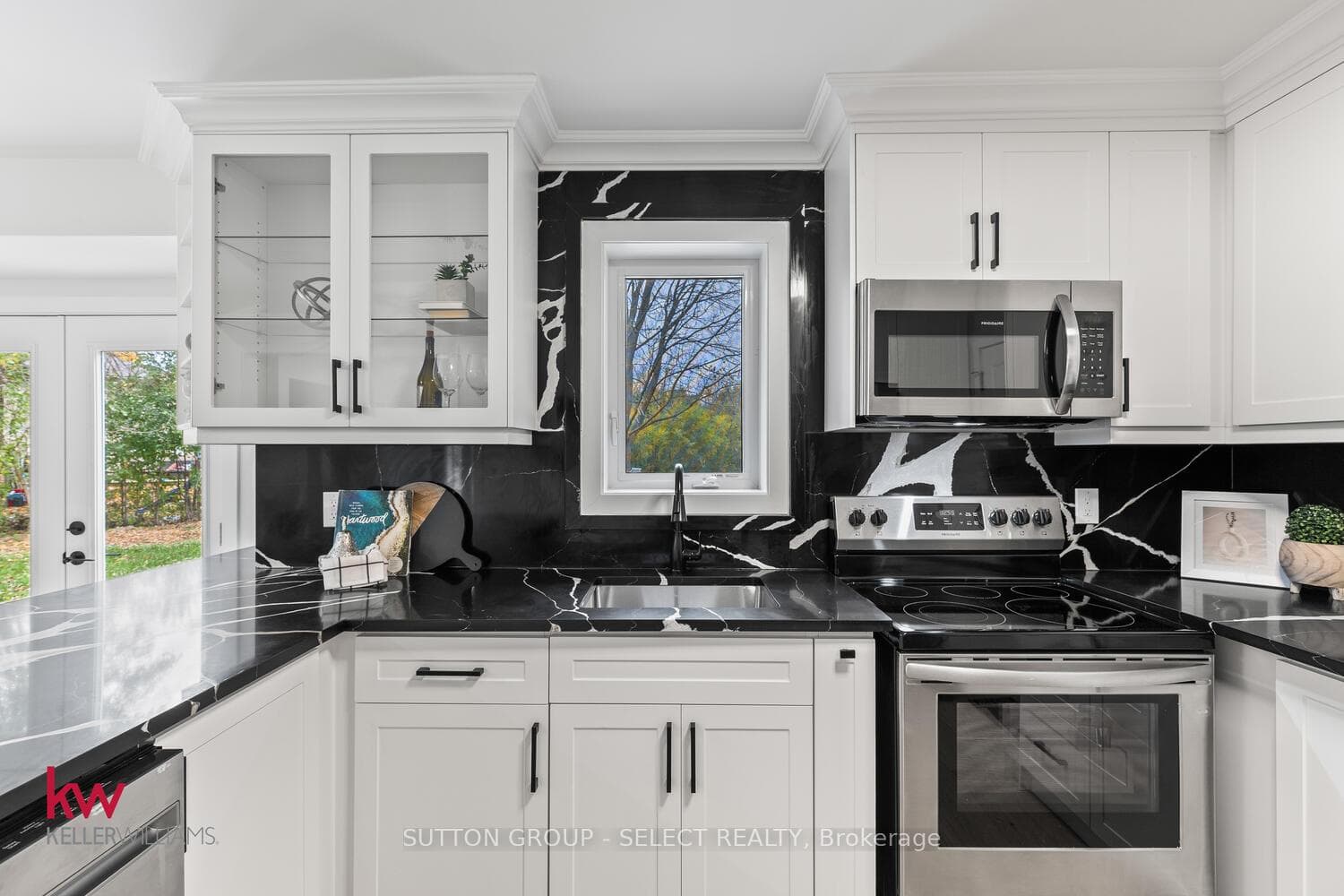 883 Westbury Place photo 18