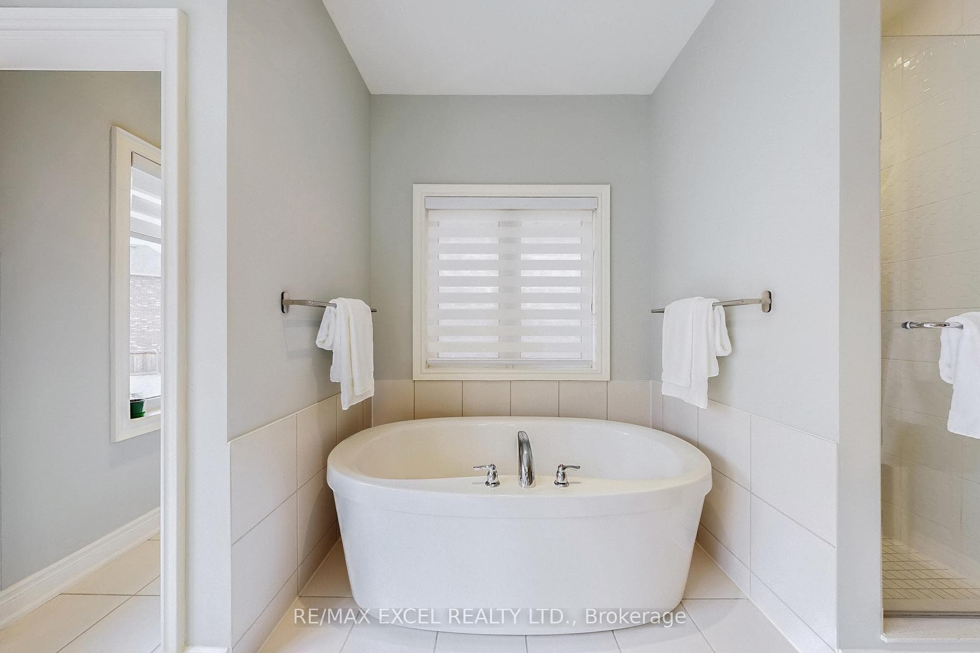 160 Roy Harper Avenue photo 36