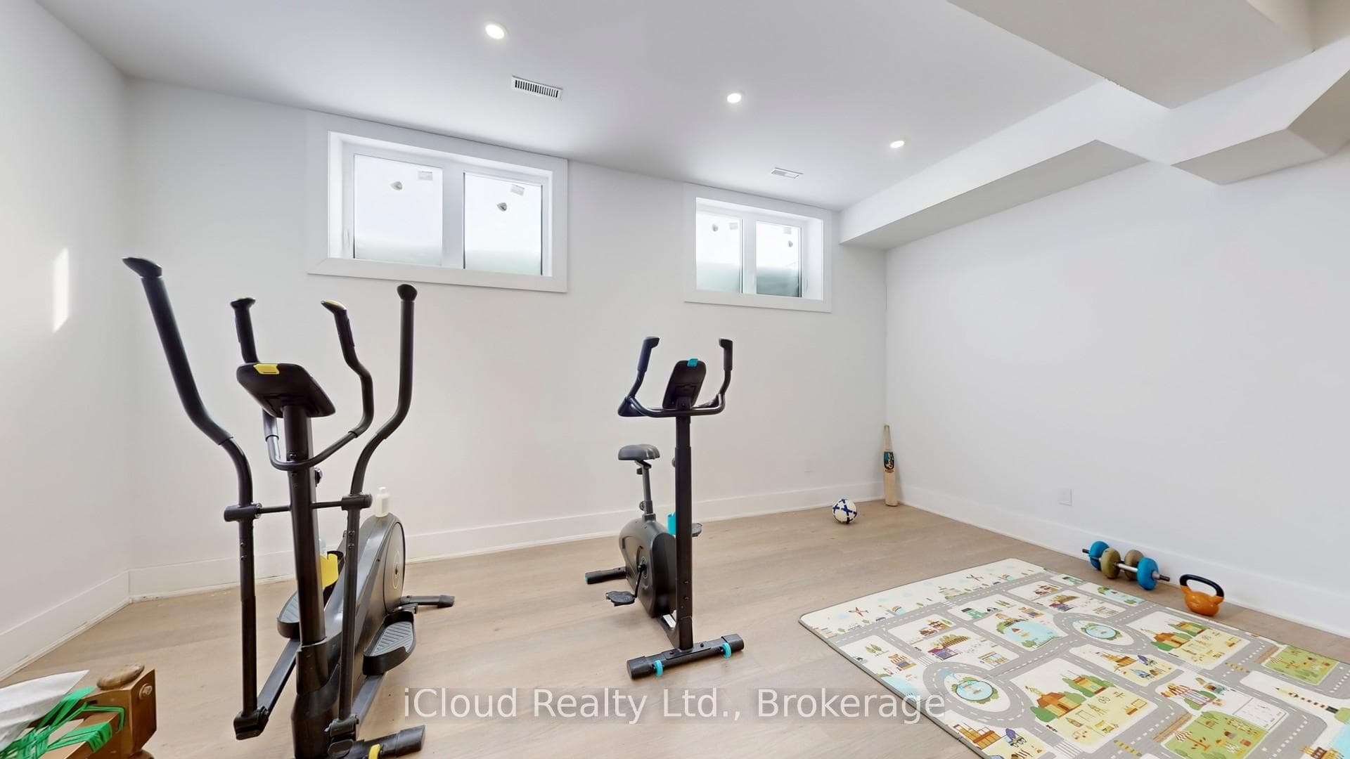 674525 Hurontario Street photo 44