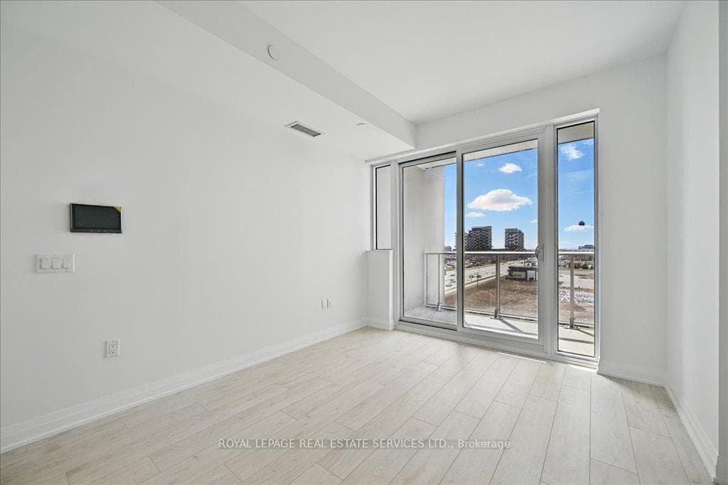 412 Silver Maple Road Unit 618 photo 21