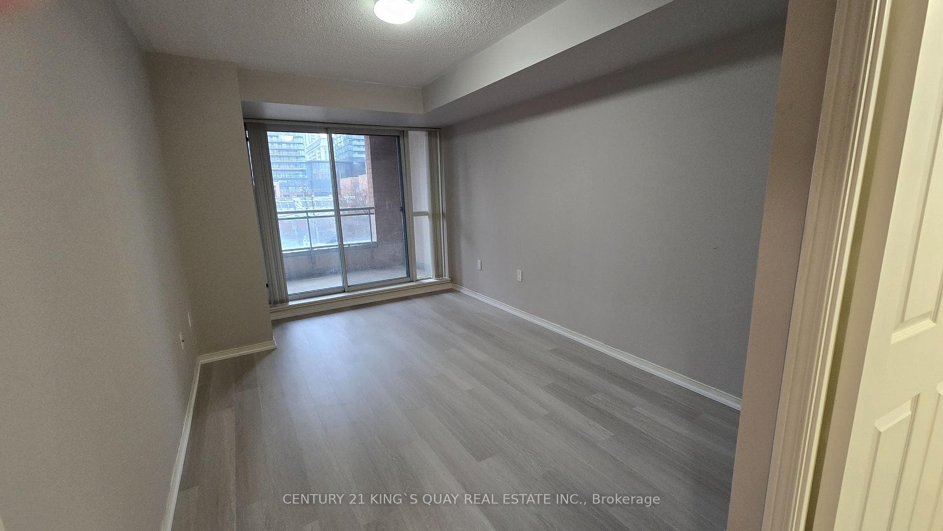 889 Bay Street Unit 403 photo 12