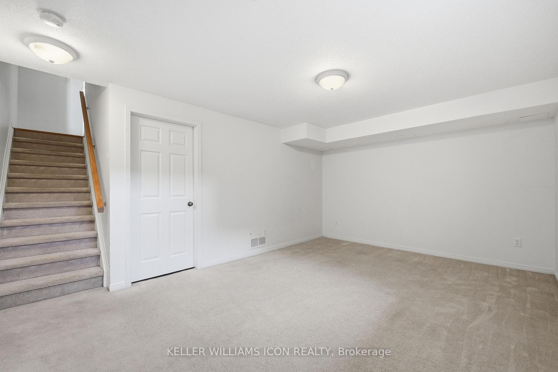 472 Claridge Drive photo 31